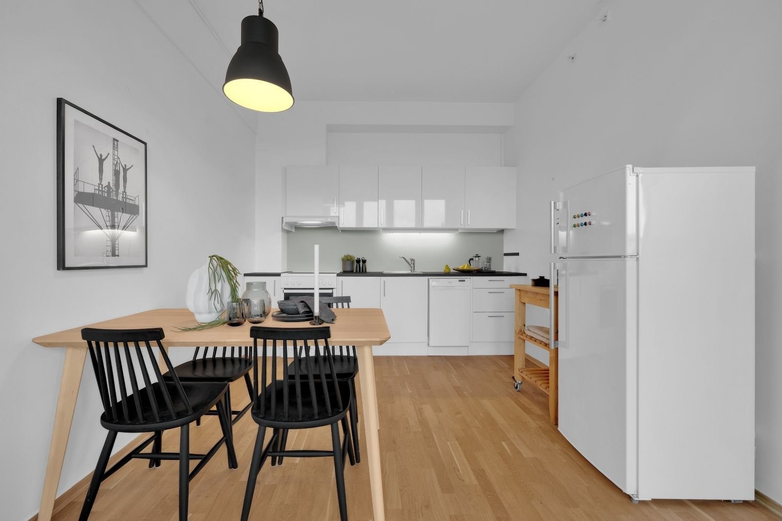 Kjøkken med spisebord Galleribilde