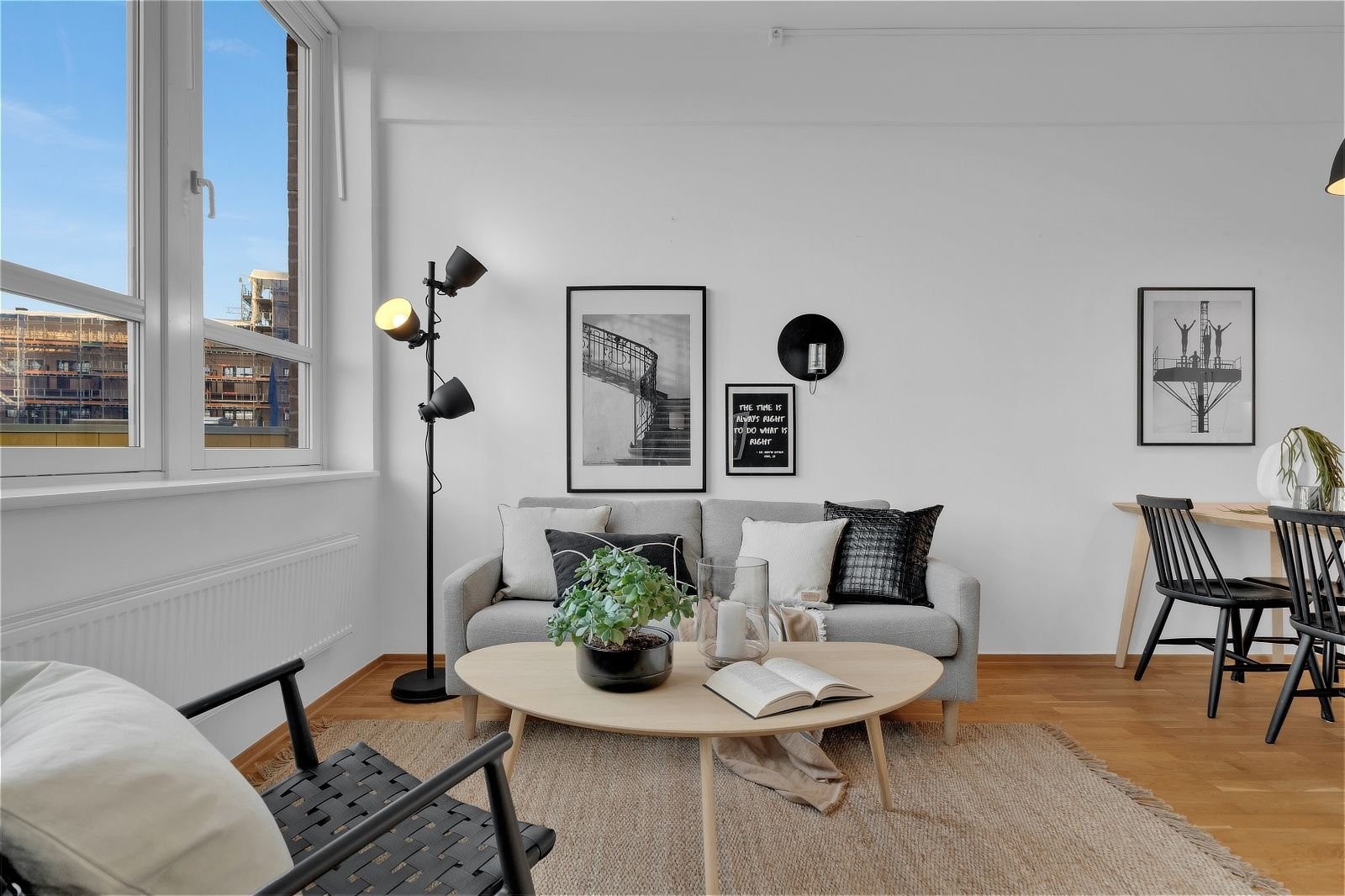 Stue, god plass for sittegruppe Galleribilde