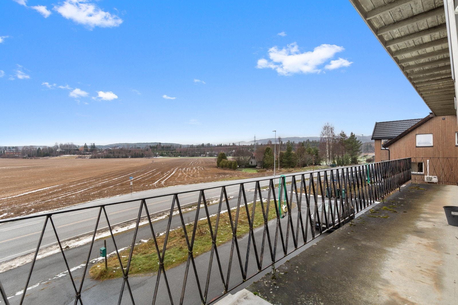 Solrik balkong Galleribilde