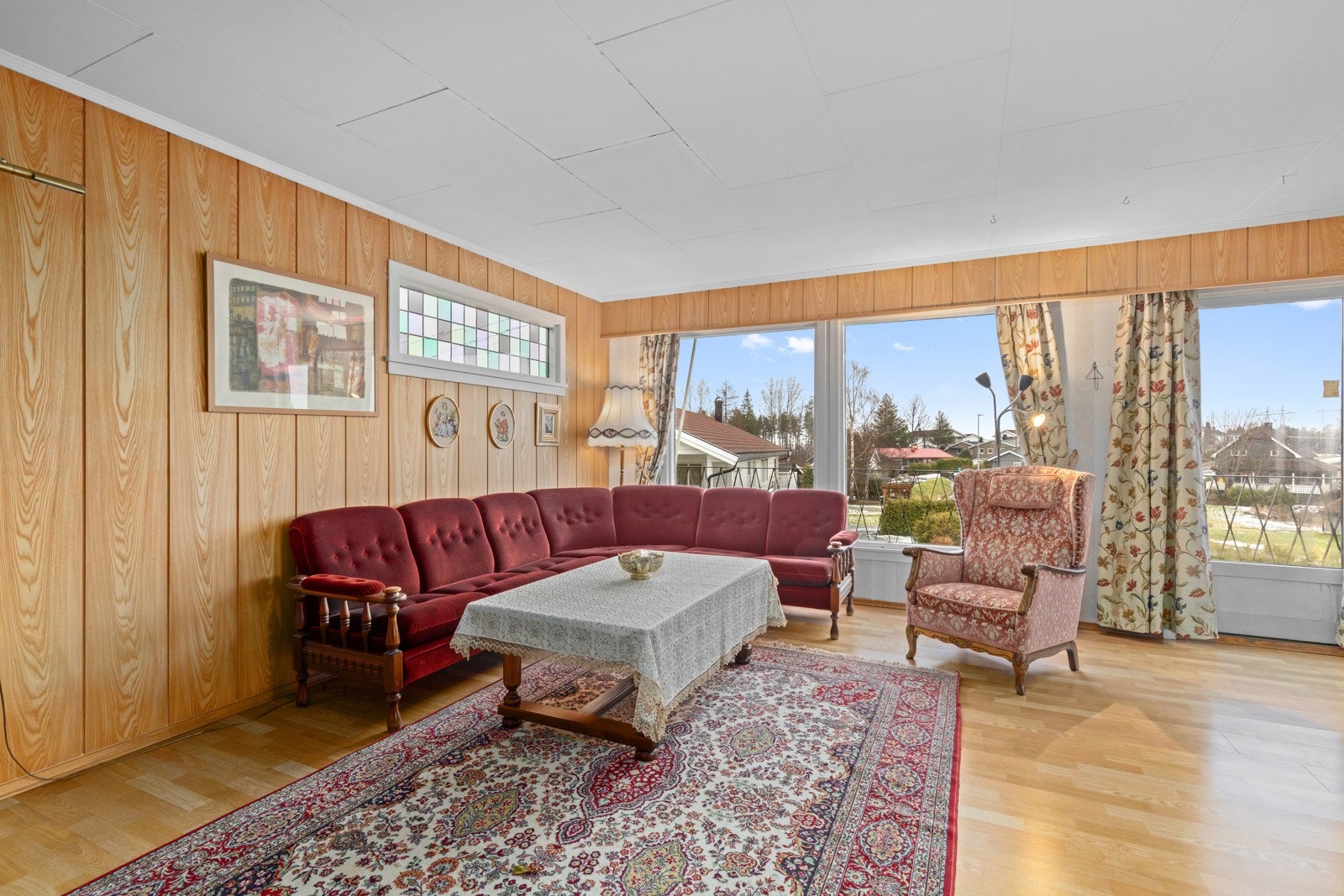 Stuen er av utforming som gjør det mulig å møblere på forskjellige måter. Galleribilde