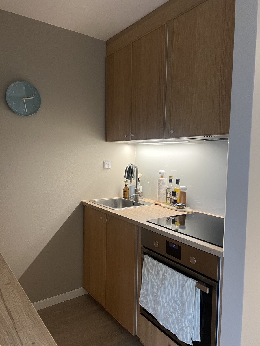 Kjøkkenkrok. Liten oppvaskmaskin medfølger Galleribilde