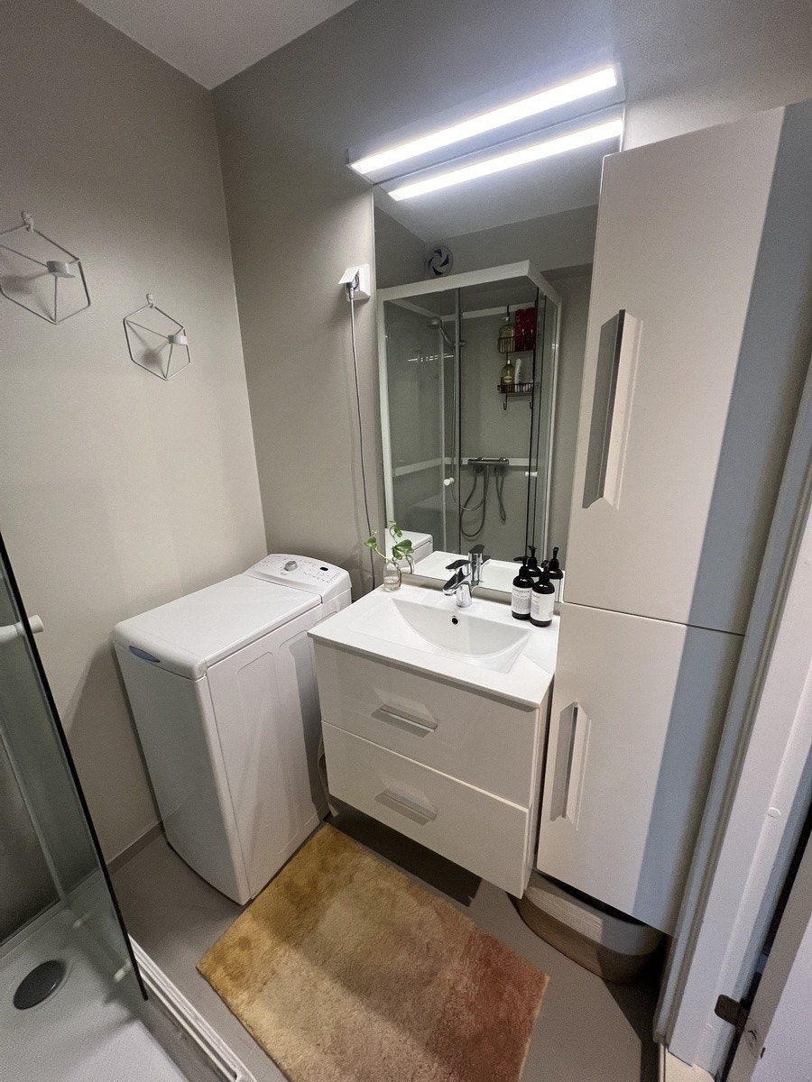 Egen vaskemaskin på badet Galleribilde