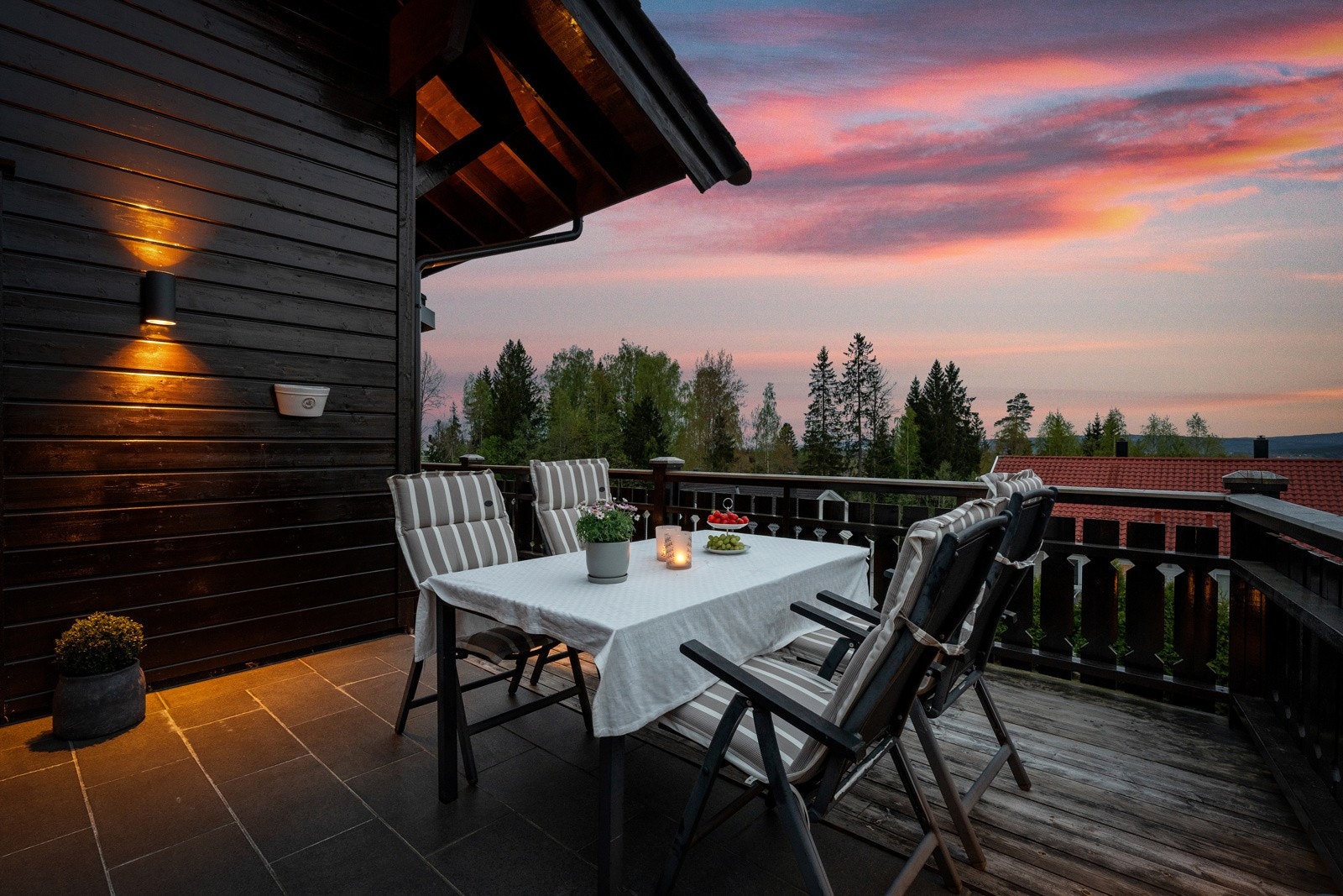 Her kan man nyte lange dager utendørs i vakre omgivelser Galleribilde