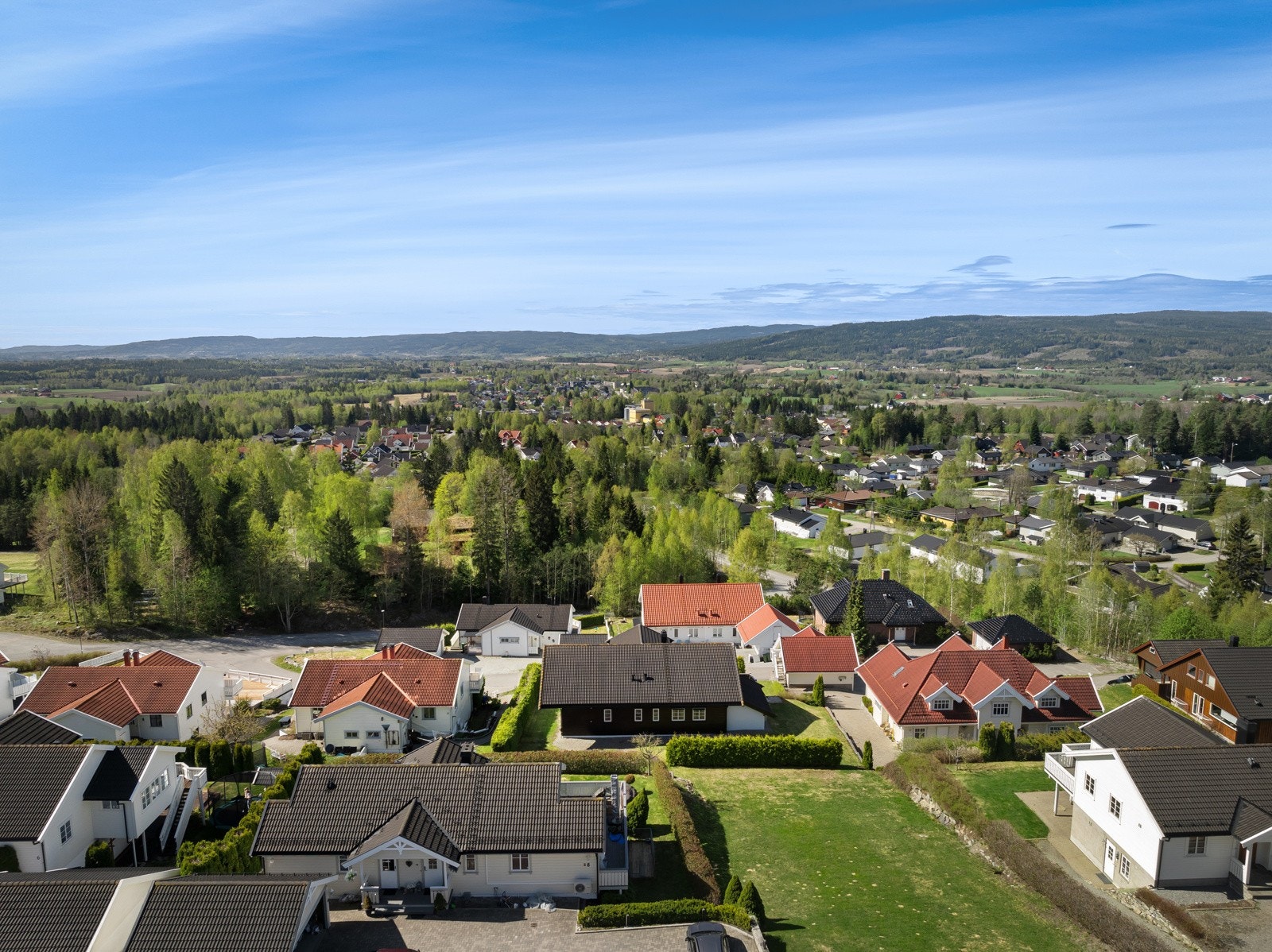 Maura er et populært sentrumsområde i Nannestad, med kort vei til flotte friluftsområder på Nordåsen hele året. Galleribilde