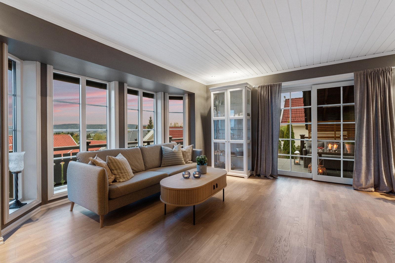 Boligen er oppvarmet via vannbåren varme, via bergvarme Galleribilde