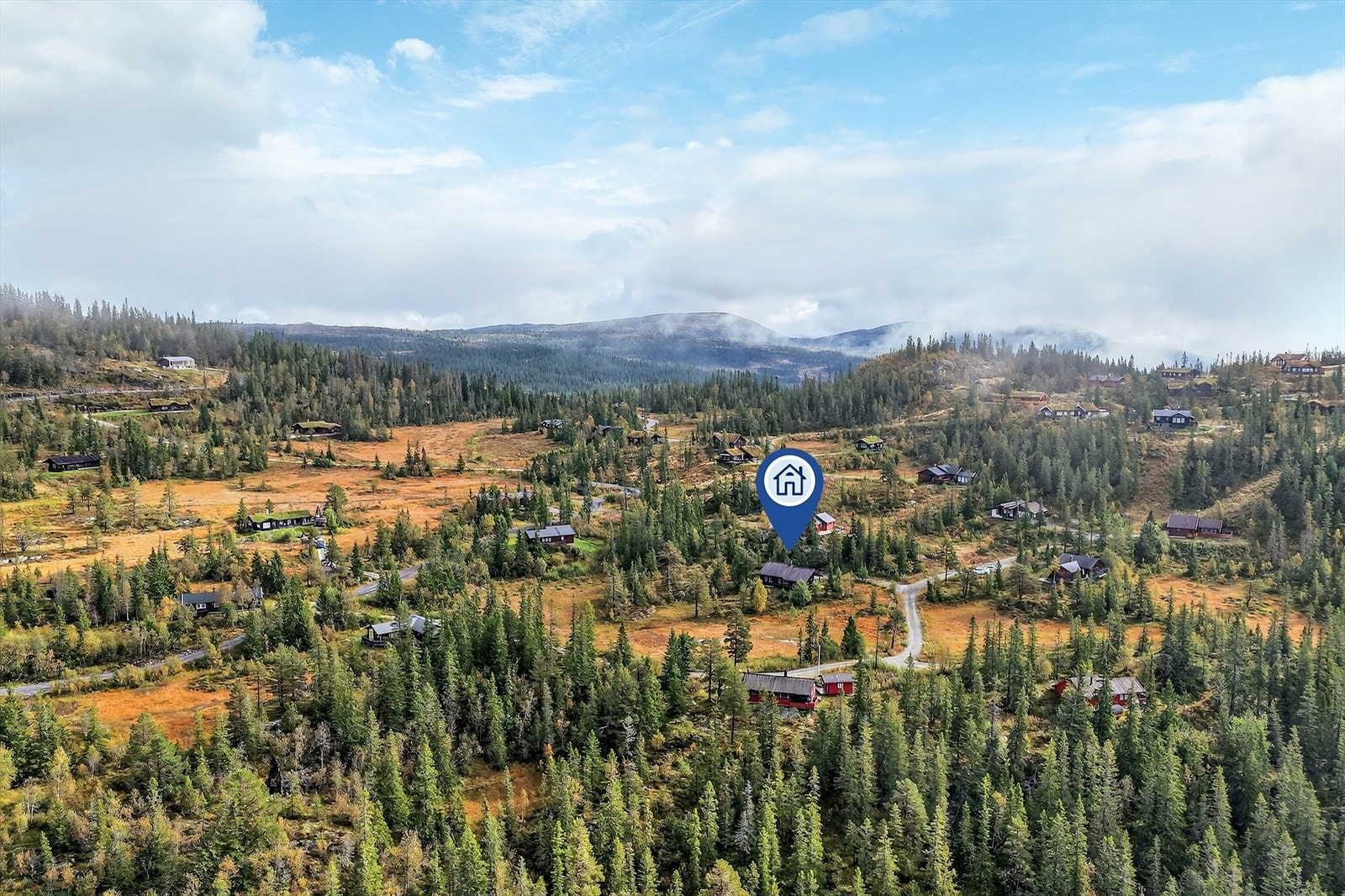 Området for øvrig har mange store og mindre fiskevann med gode fiskemuligheter. Og området byr også på muligheten for sanking av bær, multer og sopp. Galleribilde