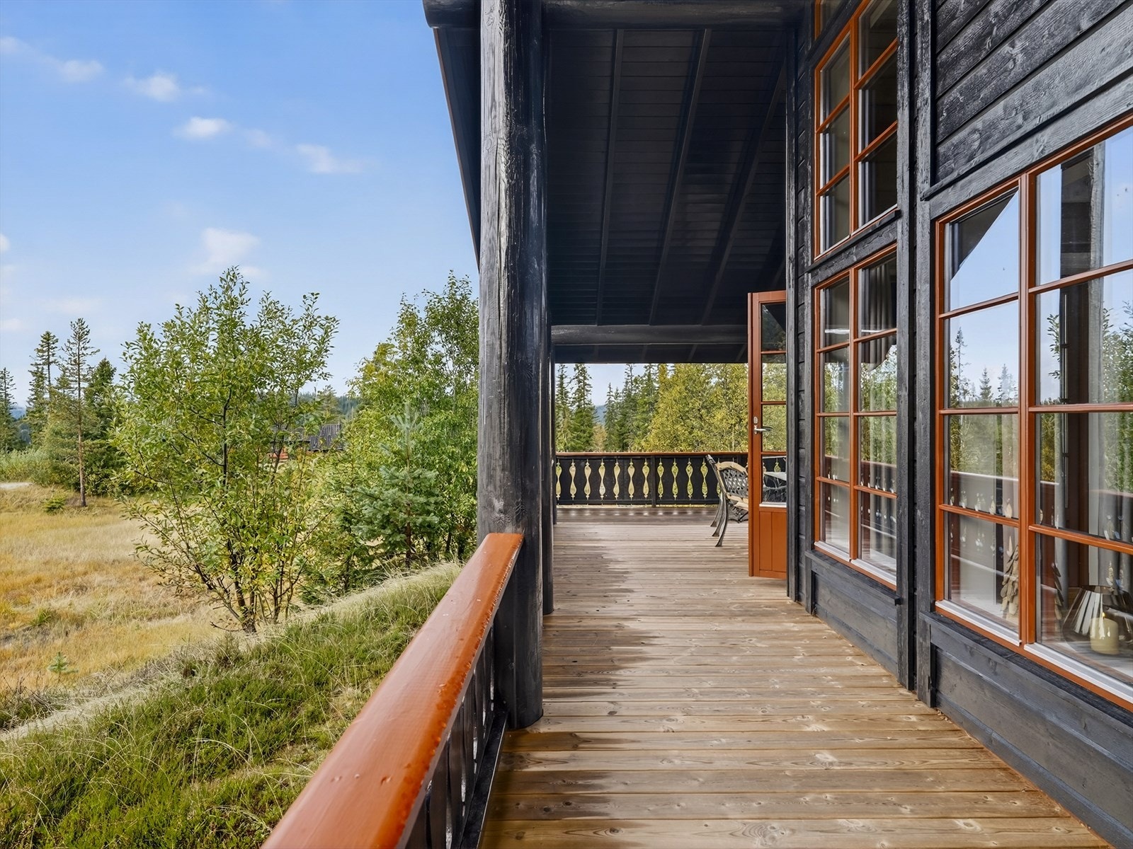 Her bor du usjenert og idyllisk med flotte turområder rett utenfor døren, og spennende lekearealer for barna! Galleribilde