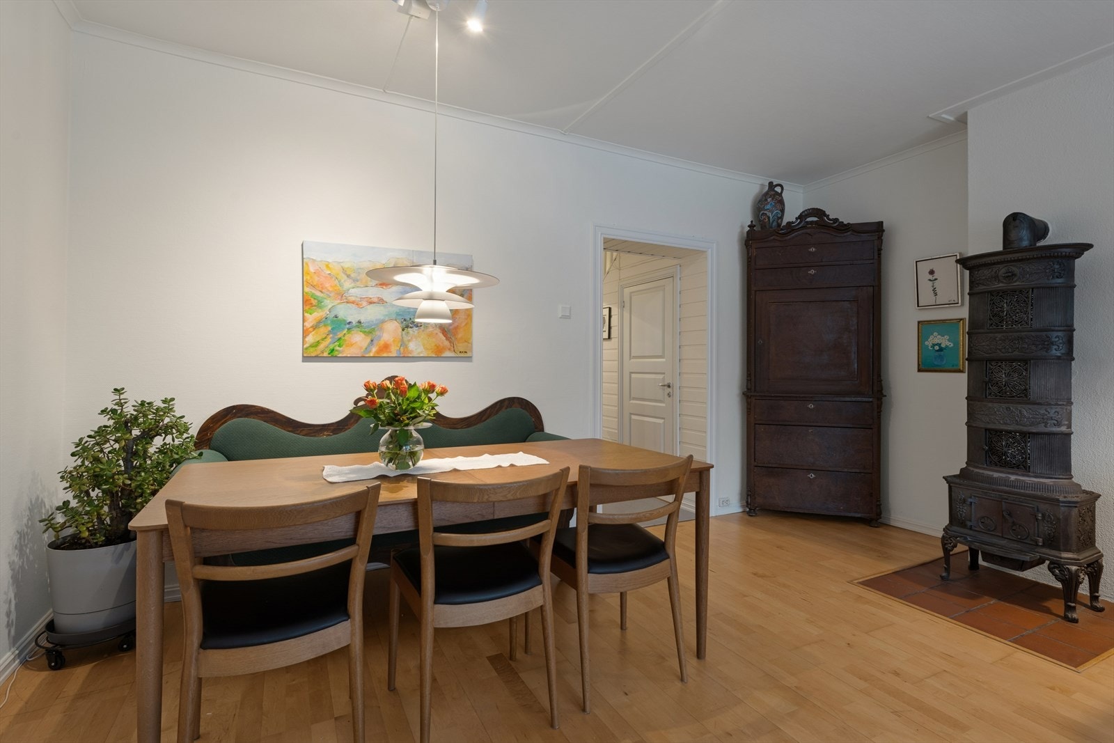 Rommet har god anledning for møblering etter eget ønske og behov. Galleribilde