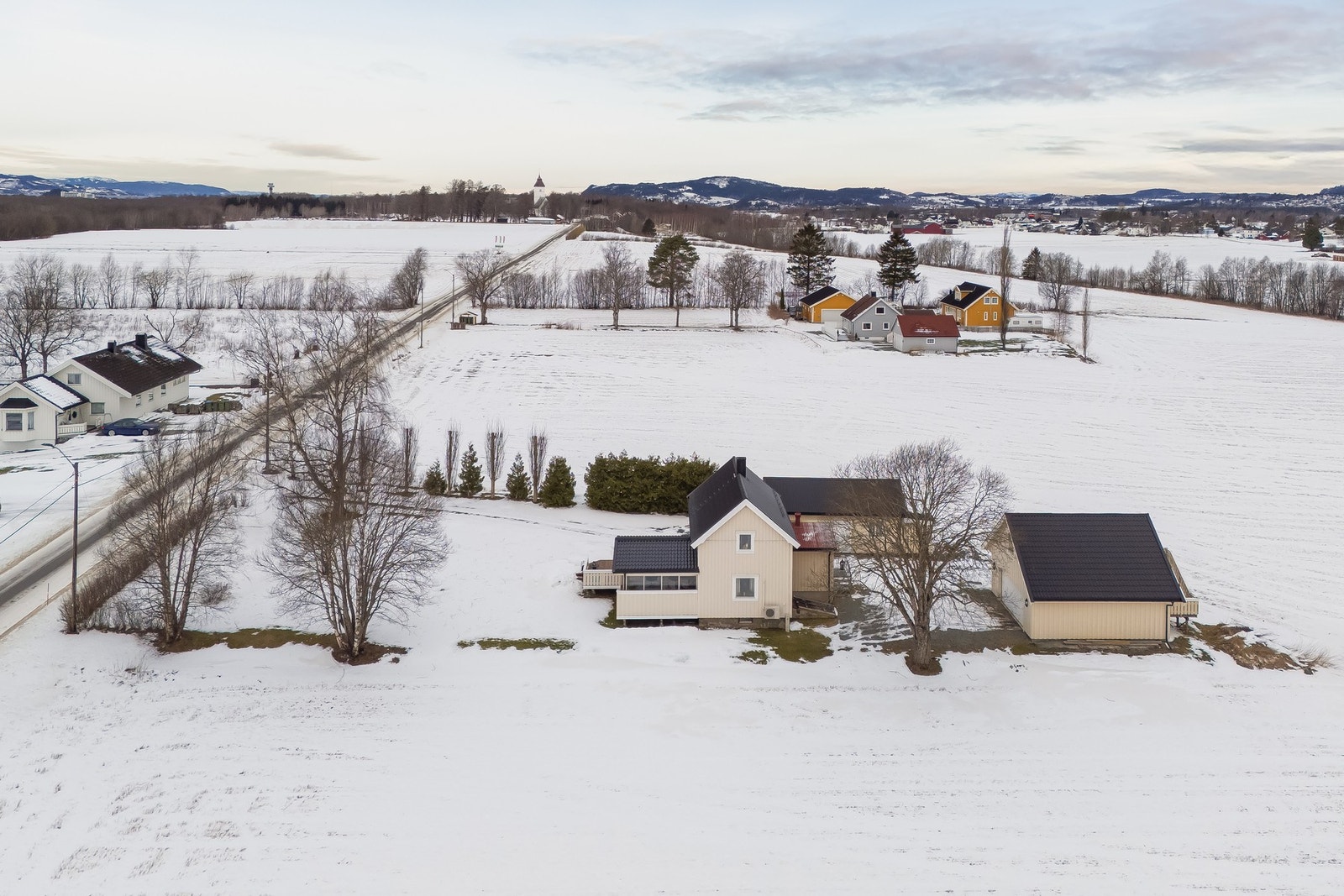 Tomta er på hele 1268 kvm, og ligger skjermet til på Prestmoen Galleribilde