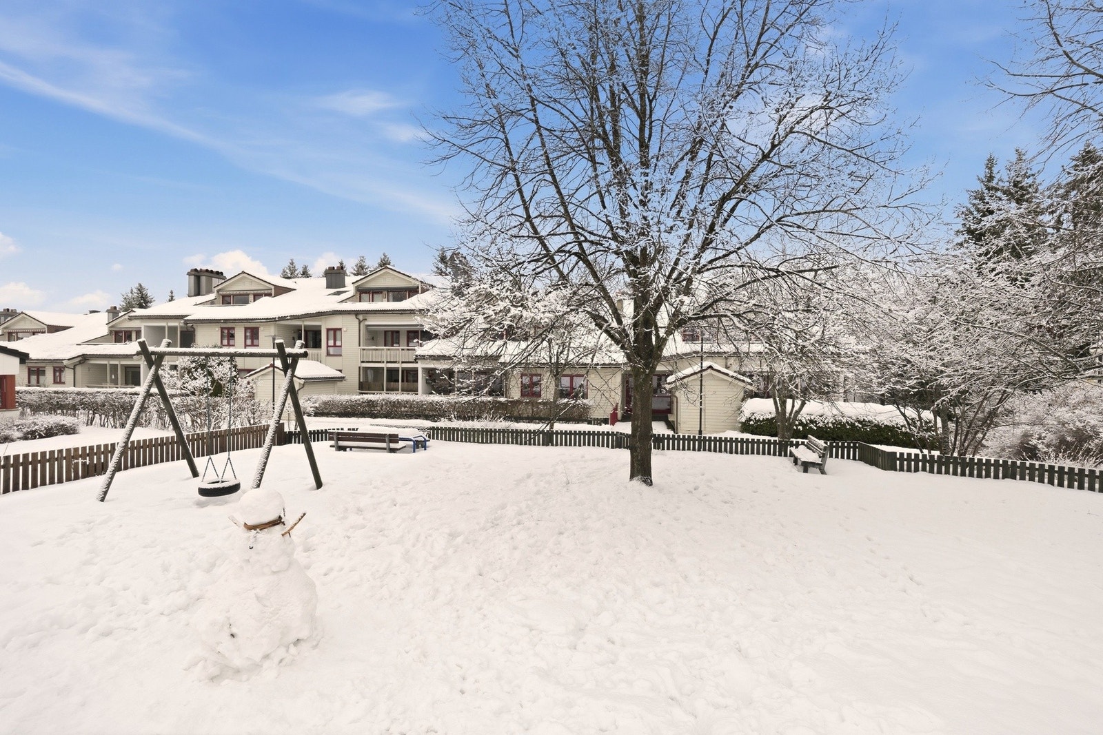 Boligen ligger i et rolig og meget hyggelig nabolag Galleribilde