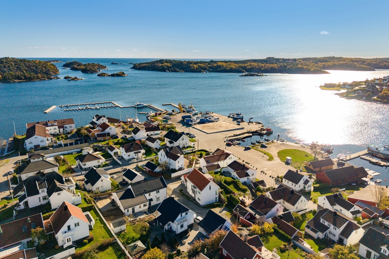 Det er kun 150 m til friområde og sandstrand i Orehola. Galleribilde
