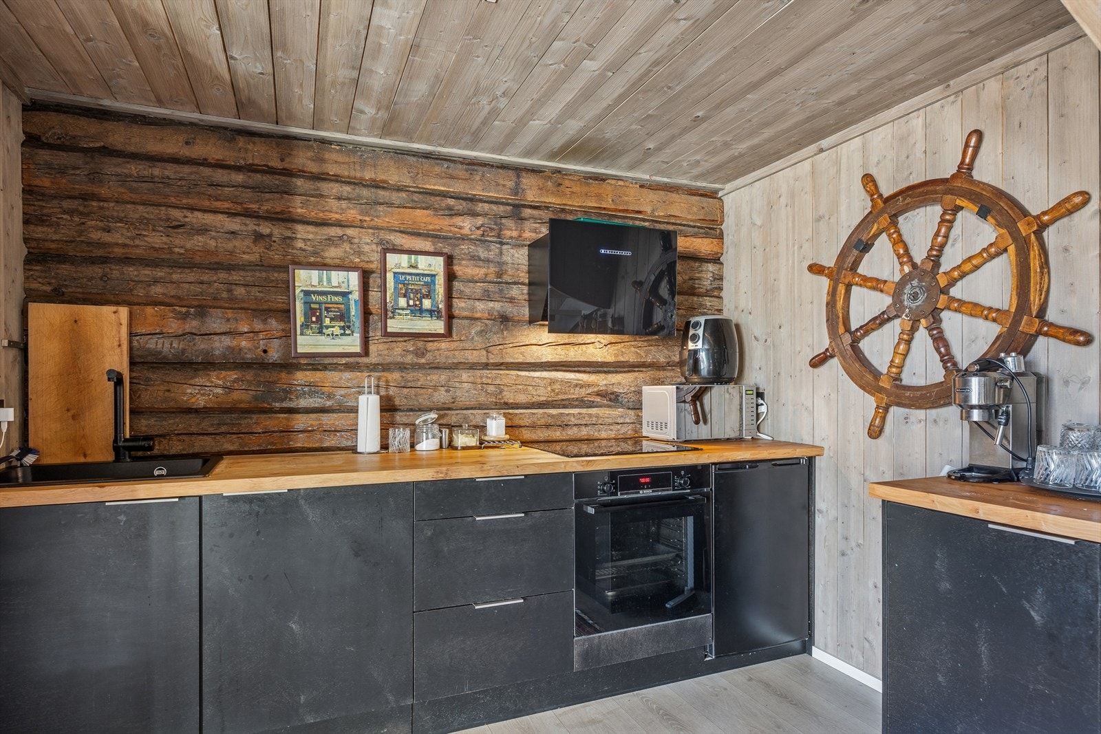 Kjøkkenløsning i tilknytning til stuen i tilbygget. Galleribilde