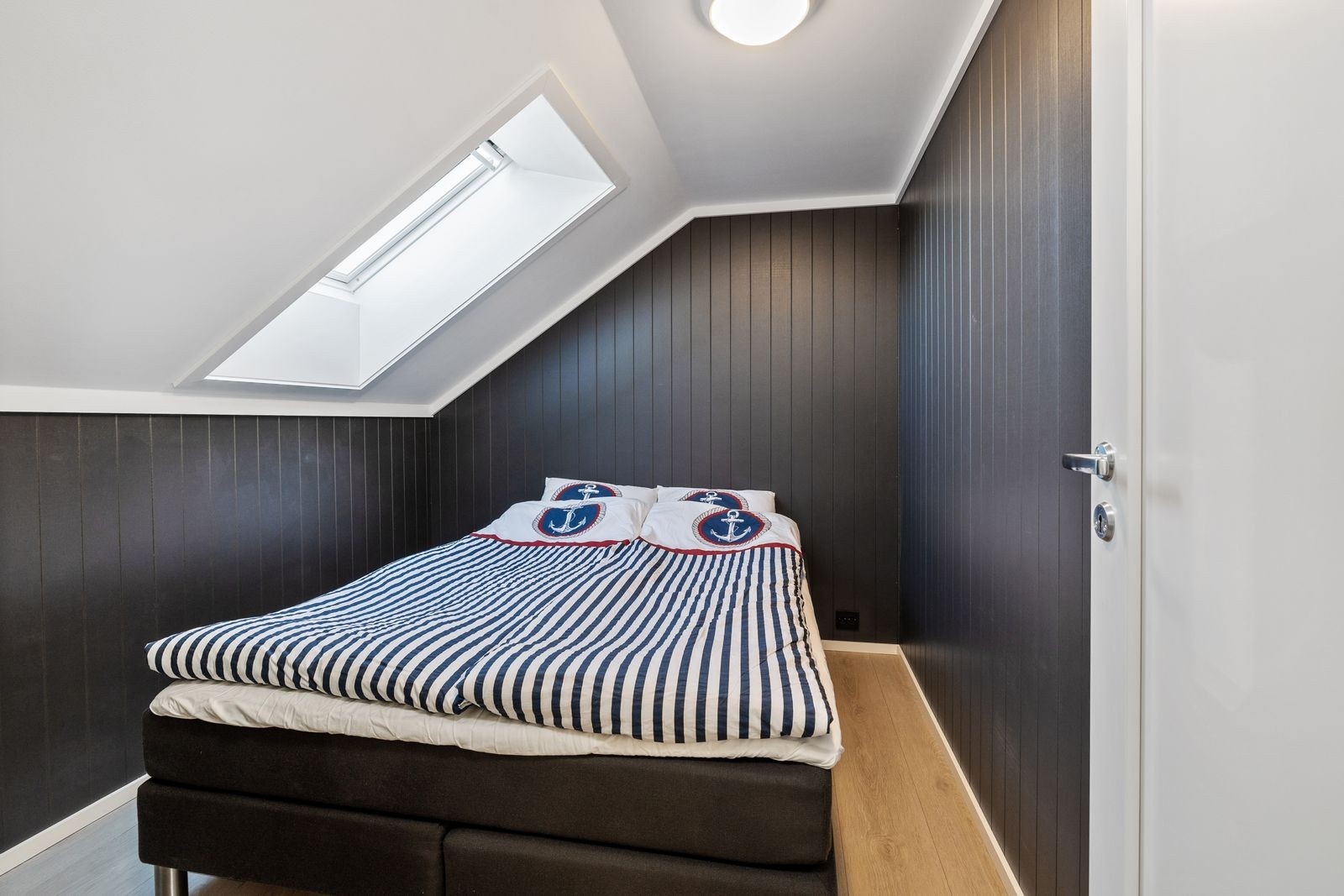 Det ene av 2 soverom i 2. etasje. Galleribilde