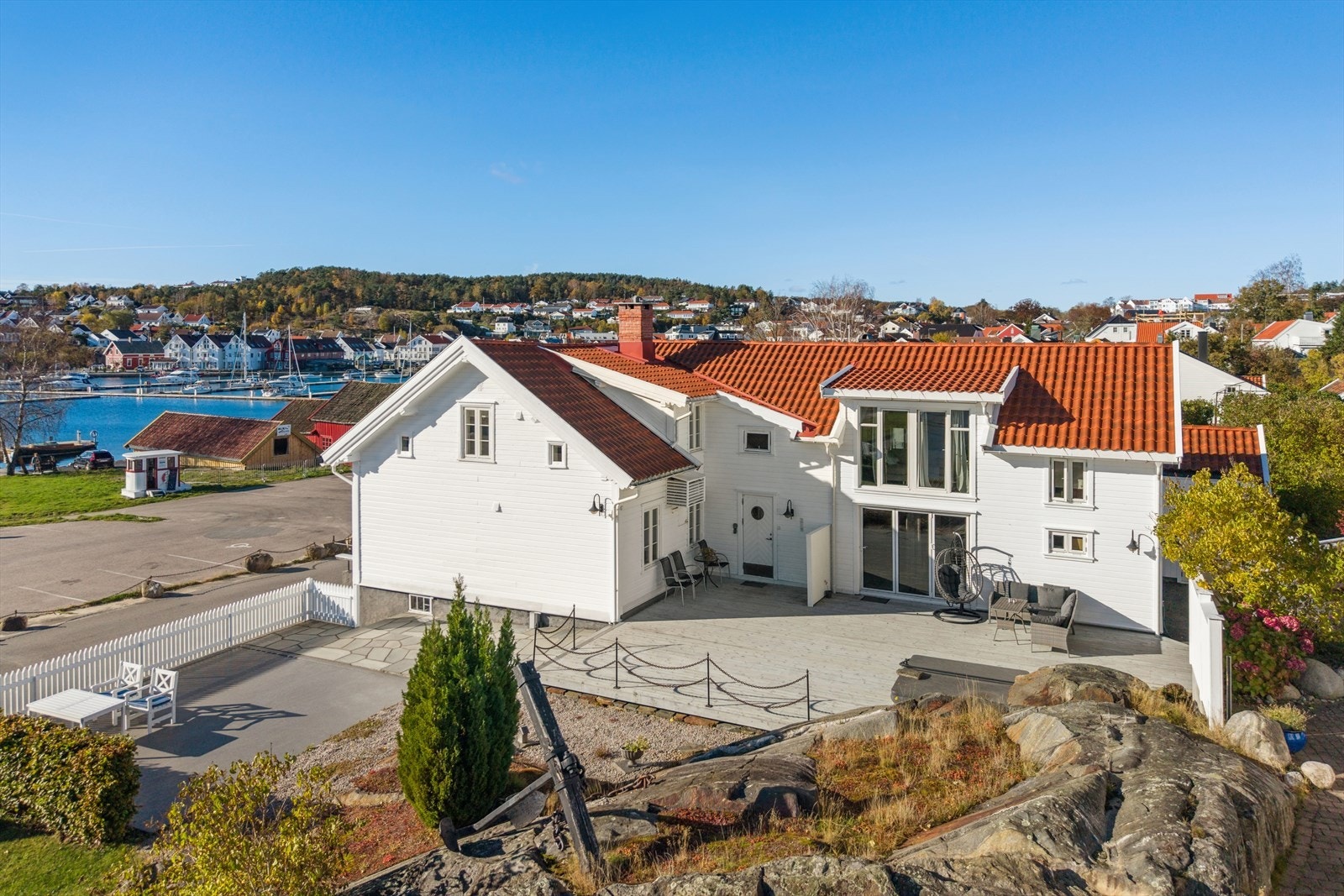 Velkommen til Kokkenes 19 - påkostet og innbydende bolig like ved sentrum. Galleribilde