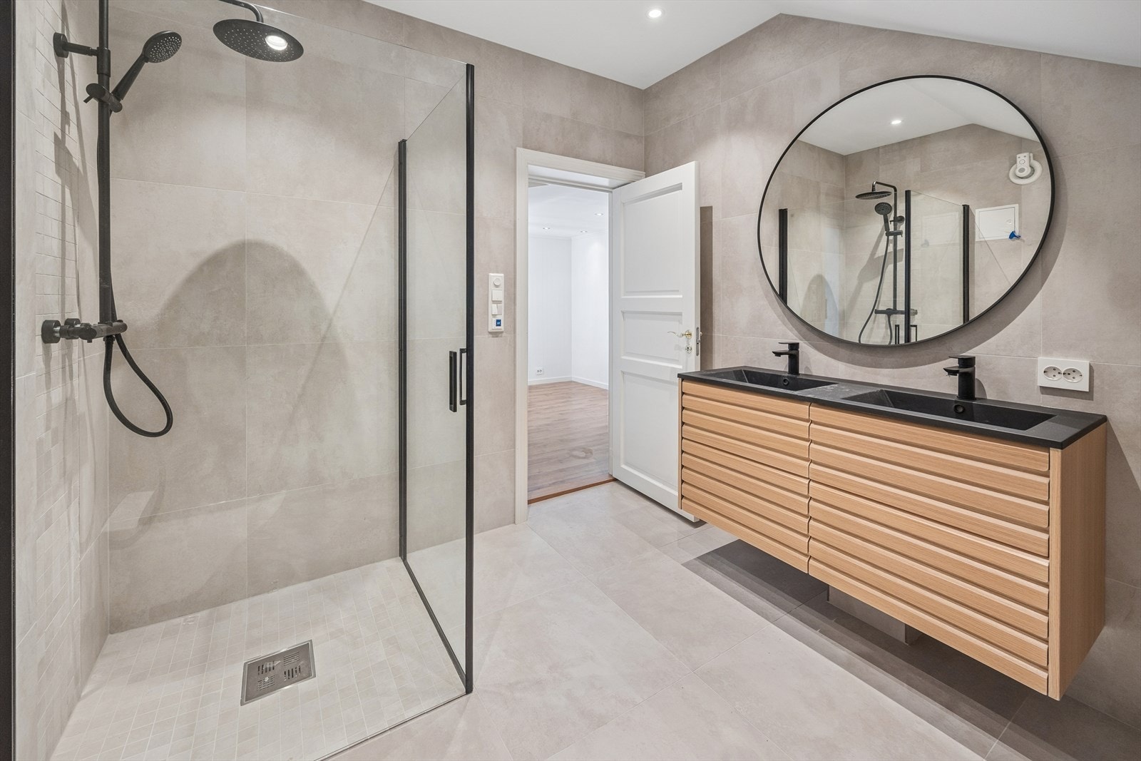 Helt nytt baderom i 2. etg. i den eldste delen av huset. Galleribilde