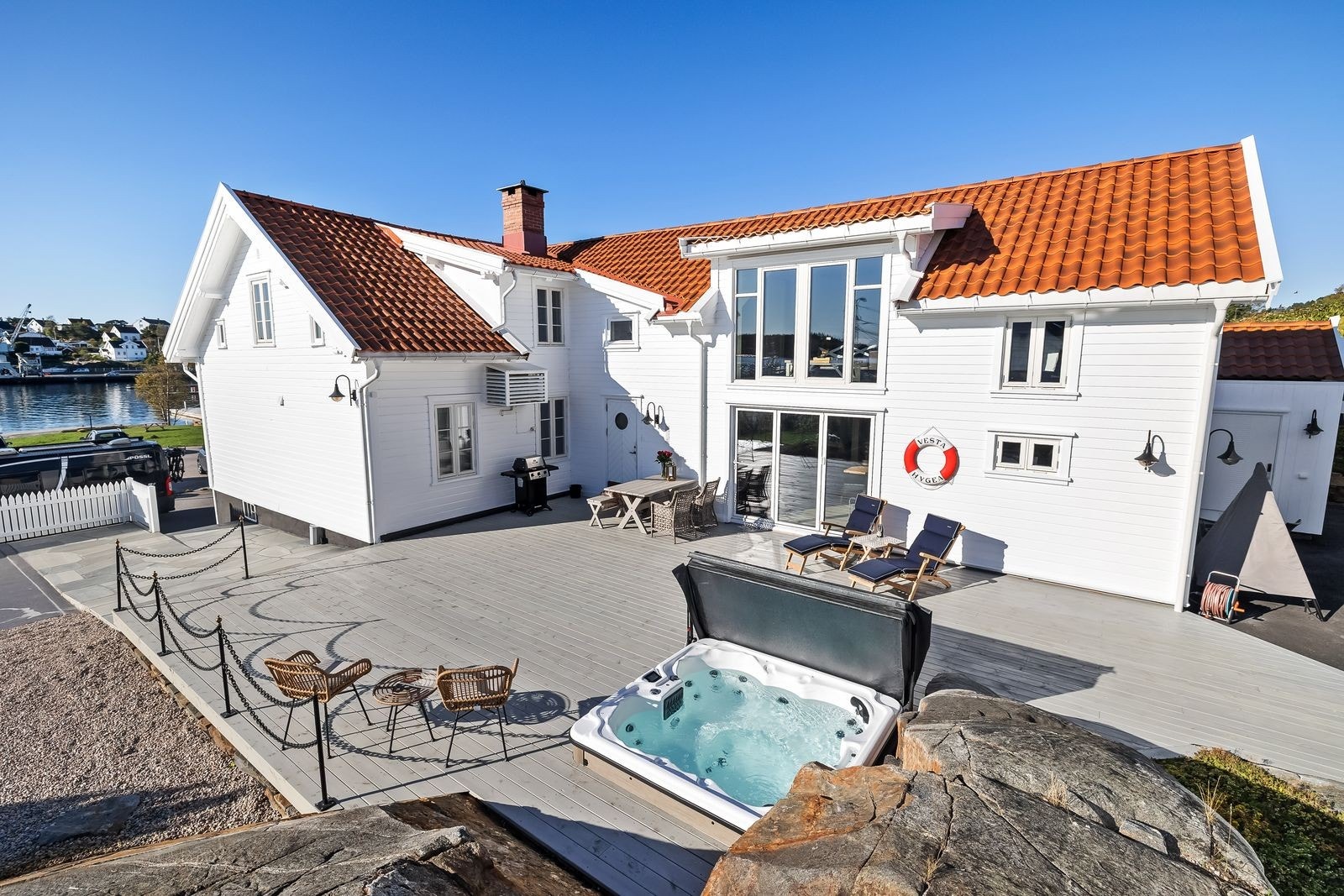 Et meget innbydende uteområde hvor man er usjenert. Galleribilde