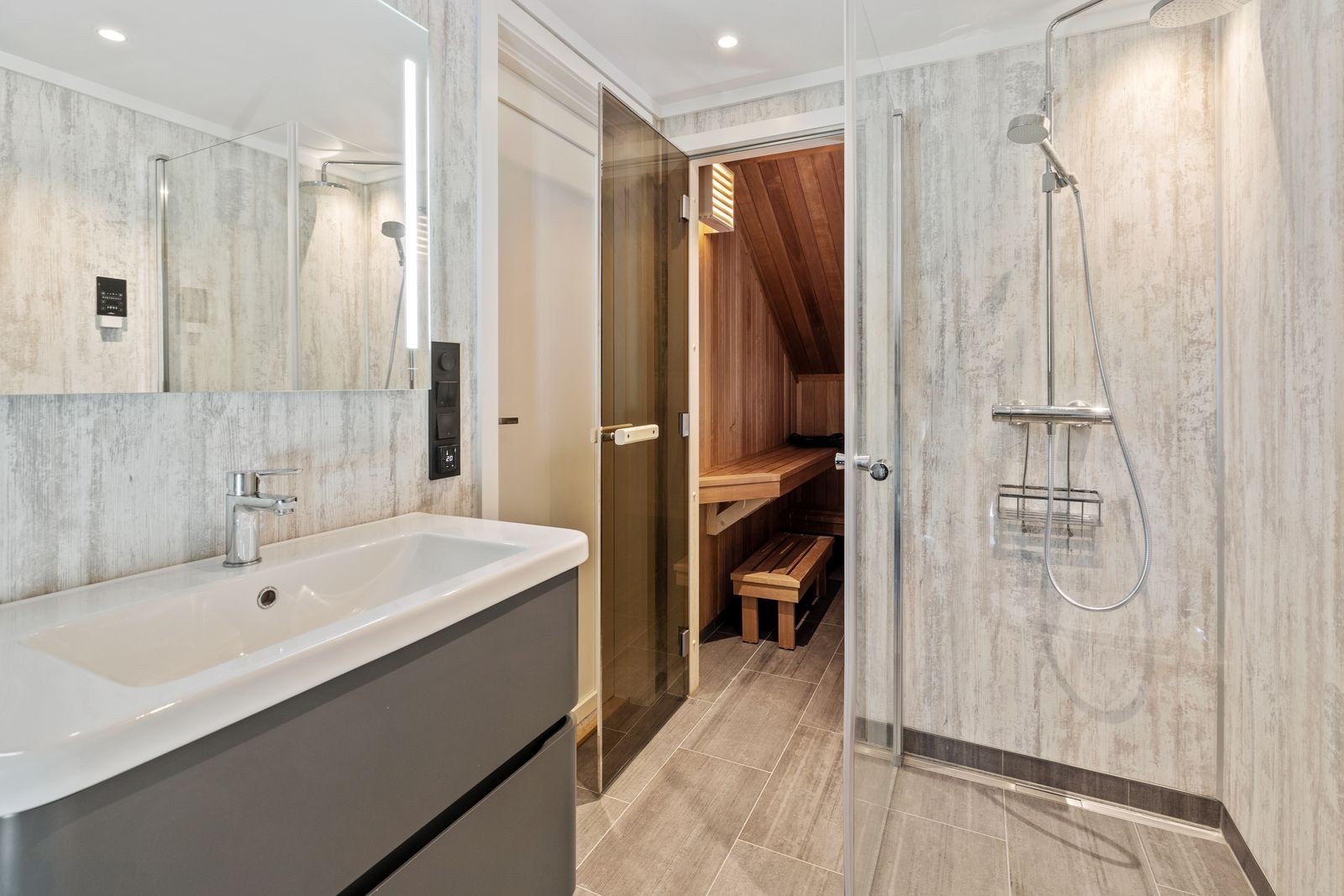 Tiltalende bad i 2. etasje i det nye tilbygget. Galleribilde