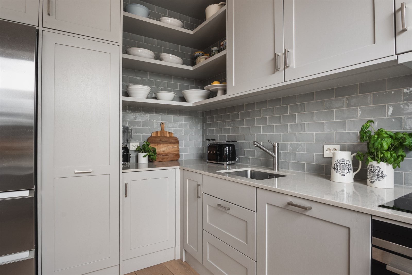 Pent kjøkken med god utnyttelse Galleribilde