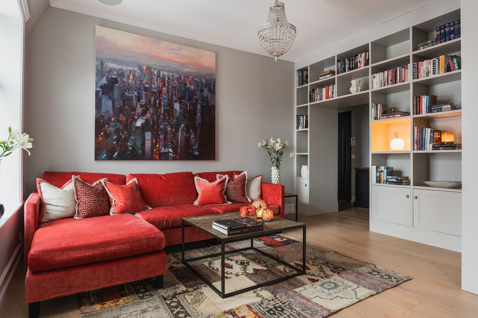 Man har et helt stillegående klimaanlegg som holder leiligheten sval hele sommeren og gir varme på vinteren - sikrer godt inneklima året rundt Galleribilde