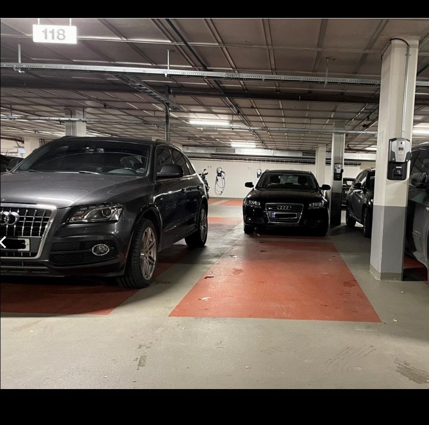 Selger eier en garasjeplass med elbillader i Skovveien 4, plass nr. 118, som kan selges til kjøper (kr 1 500 000 + dok. avg.), ca. 100 meter fra boligen Galleribilde