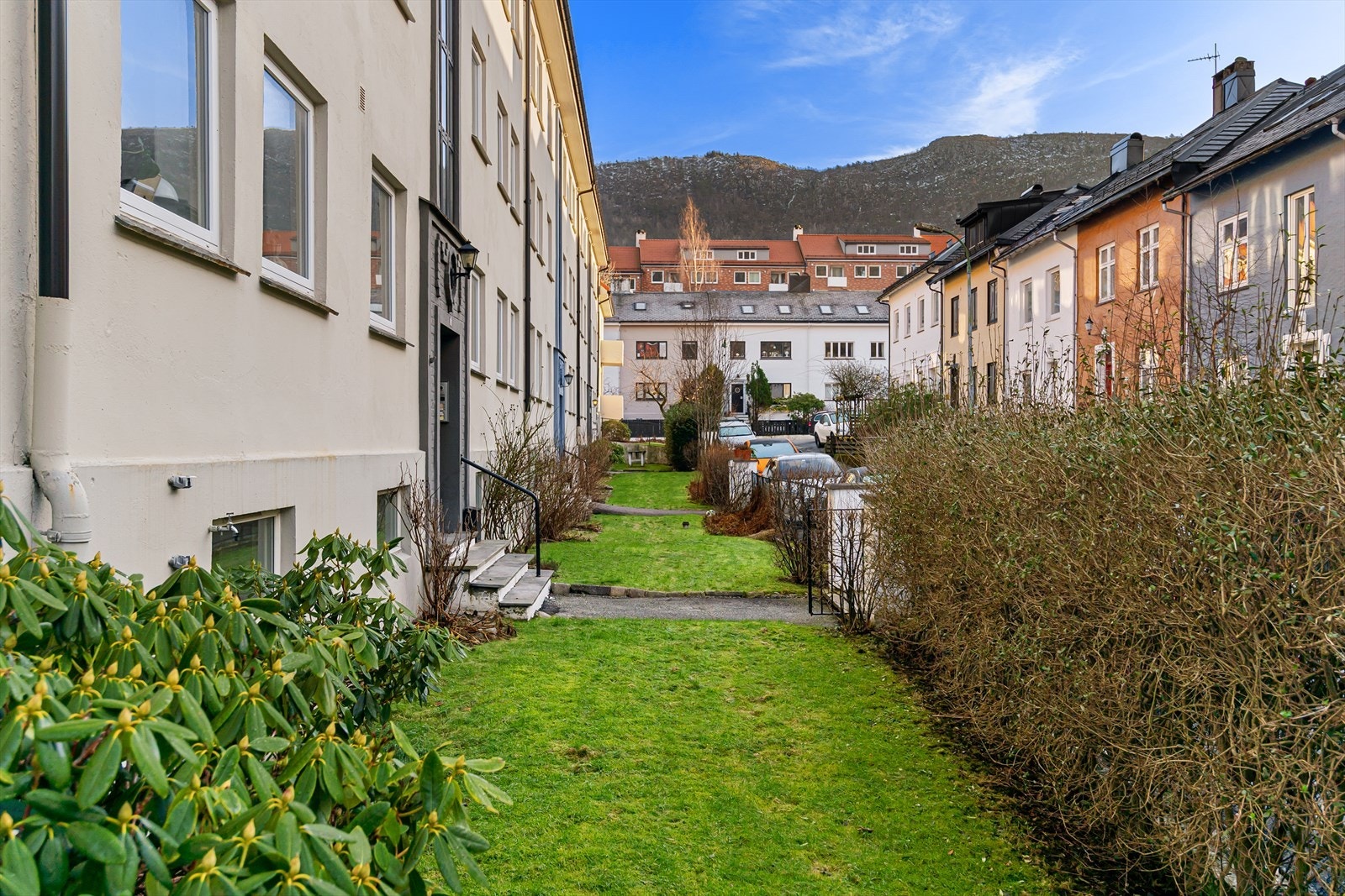 Borettslaget har vært meget flinke med oppgraderinger siste årene. Gjerne spør megler for mer info! Galleribilde