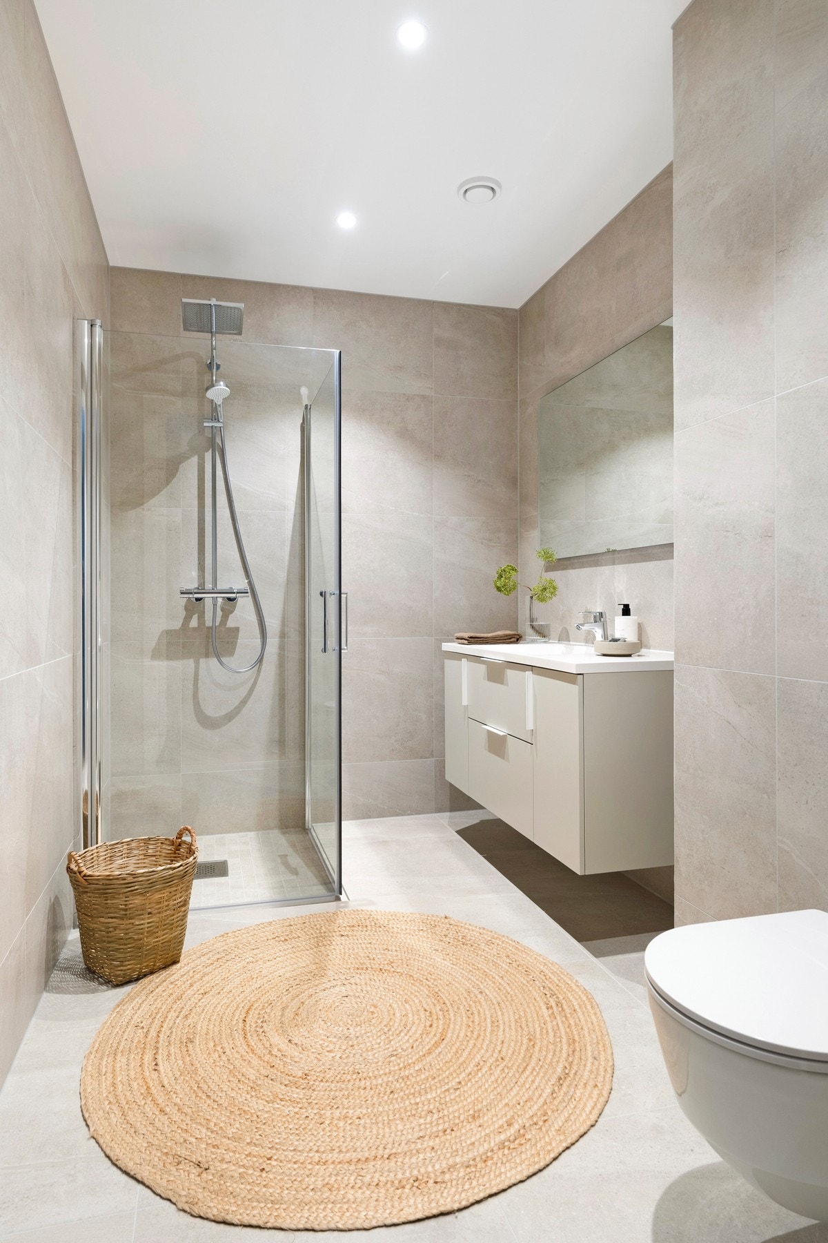 Det andre badet byr også på herlig gulvvarme og moderne finish. Galleribilde