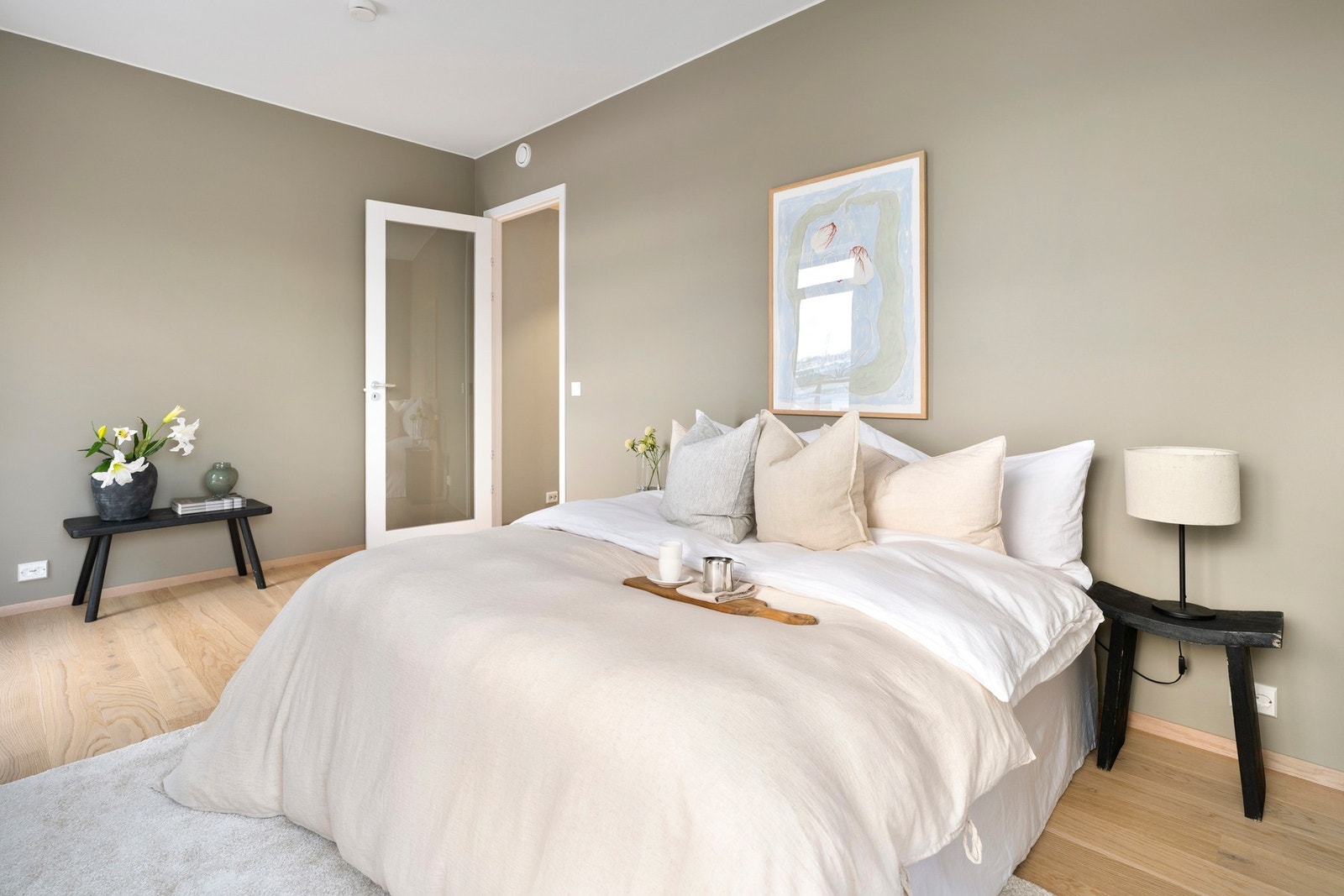 Soverommene er av god størrelse og er malt i tidsriktige farger. Galleribilde