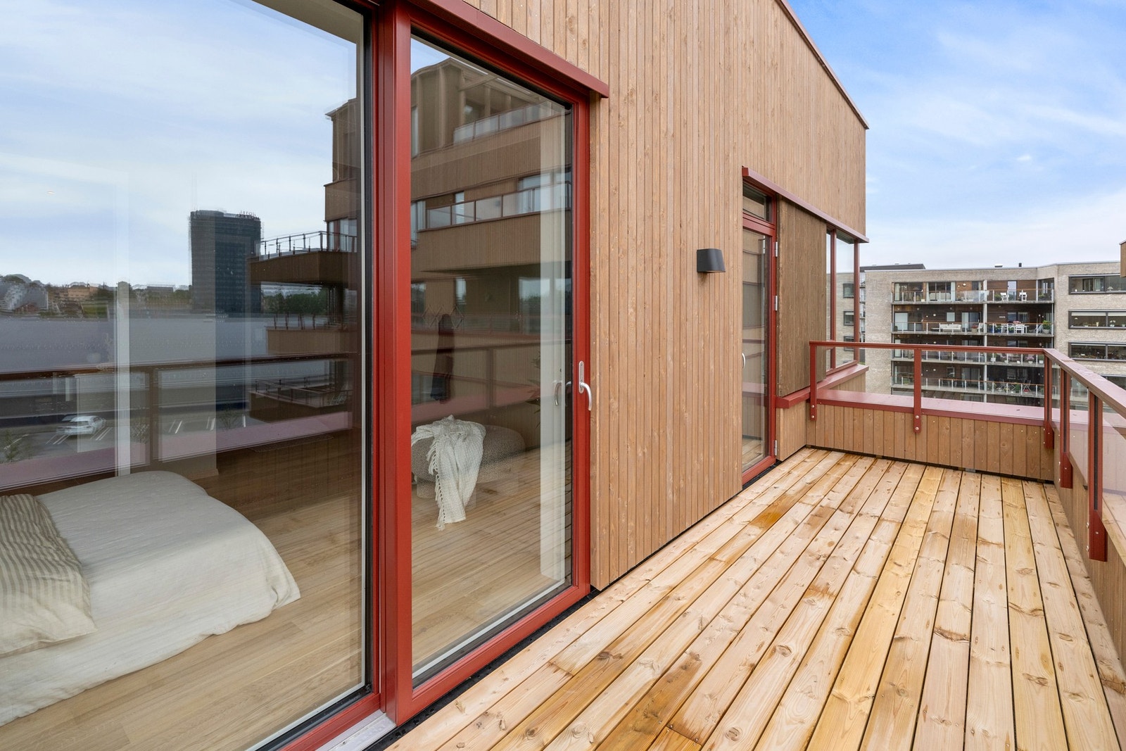 Balkongen har god plass til en lounge løsning. Galleribilde