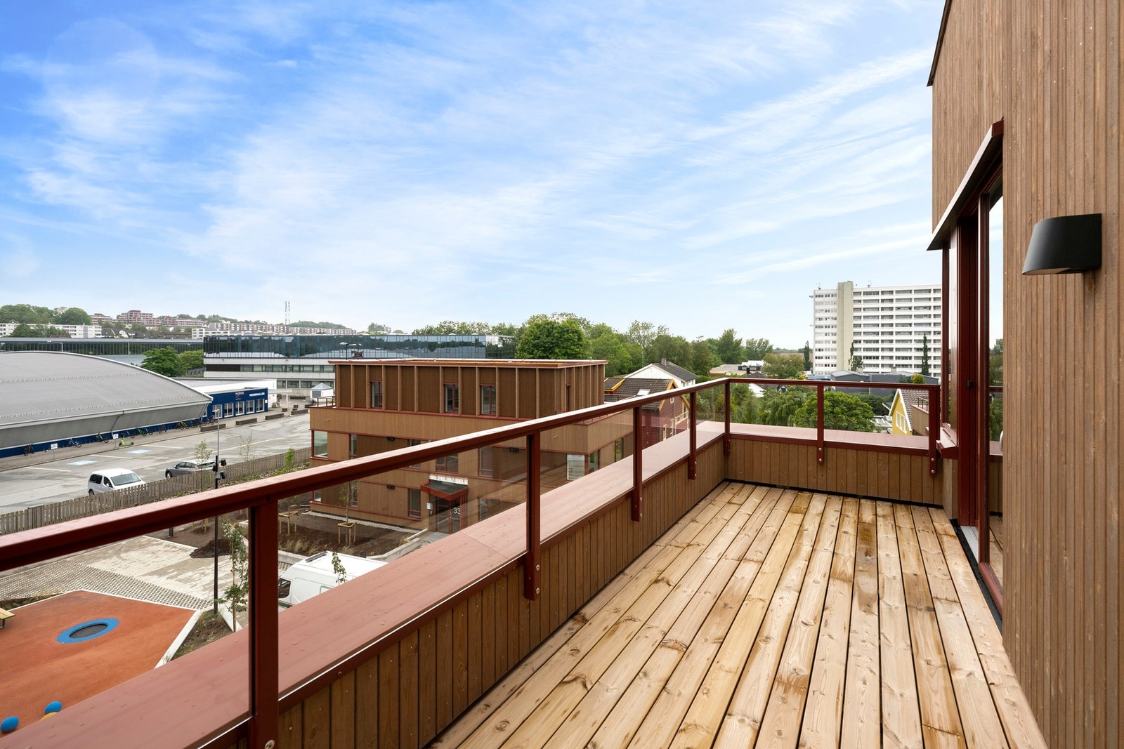 Fra soverommet har man utgang til en av boligens balkonger. Galleribilde