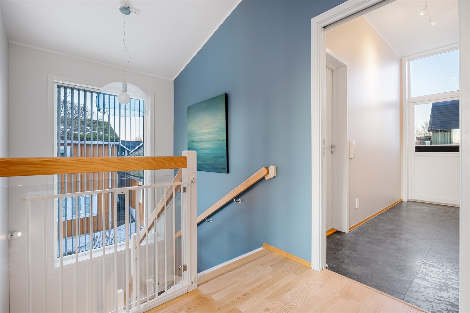 Stue/gang mot bad/sovero og balkong 2. Galleribilde