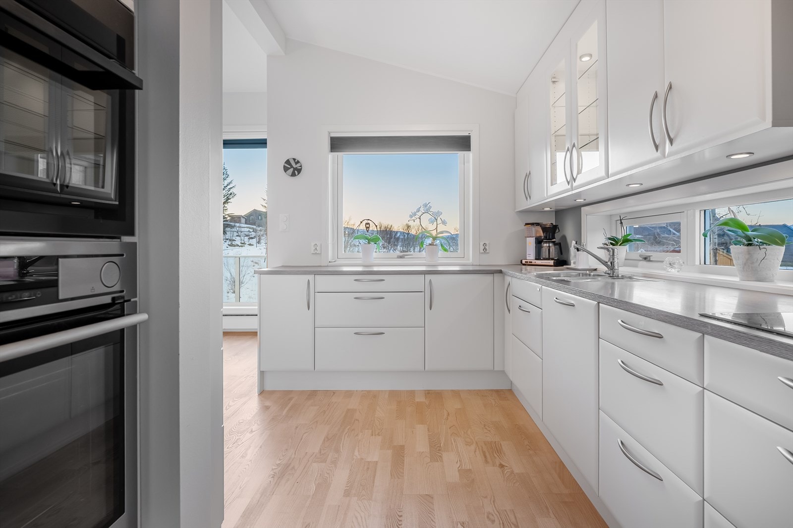 Ramsays Corner, her vil du trives. Mye benkplass, godt med naturlig lys inn! Galleribilde