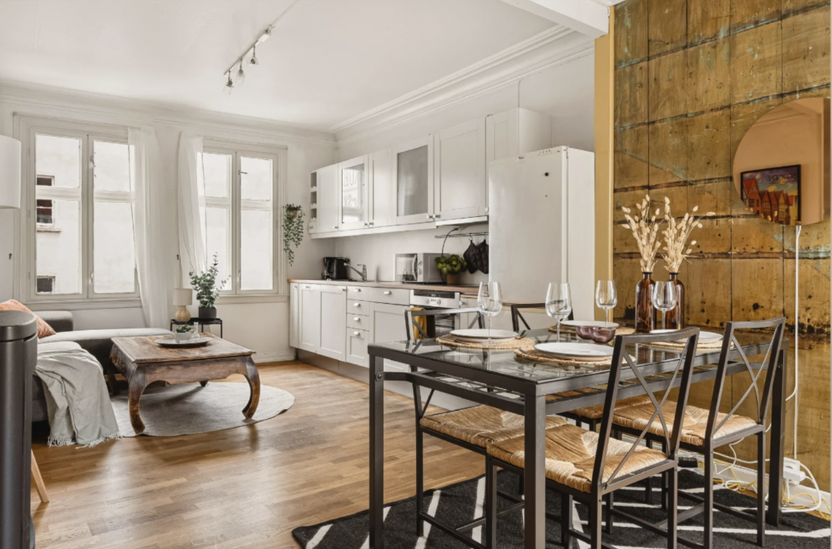 Kjøkken + spisebord Galleribilde