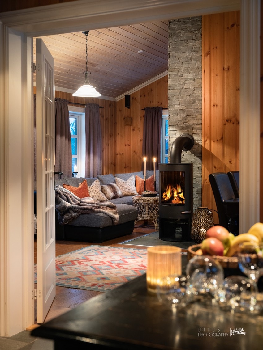 Med en peis som varmer godt på kalde vinterdager Galleribilde