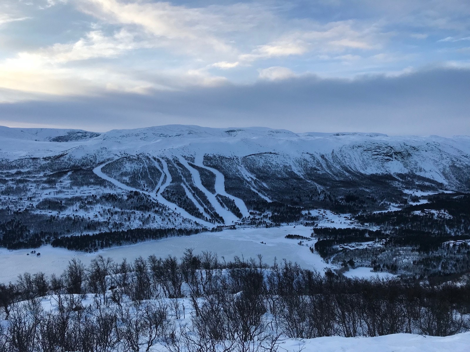 På vinterstid blir nærområdet til en stor lekeplass for den skiglade Galleribilde