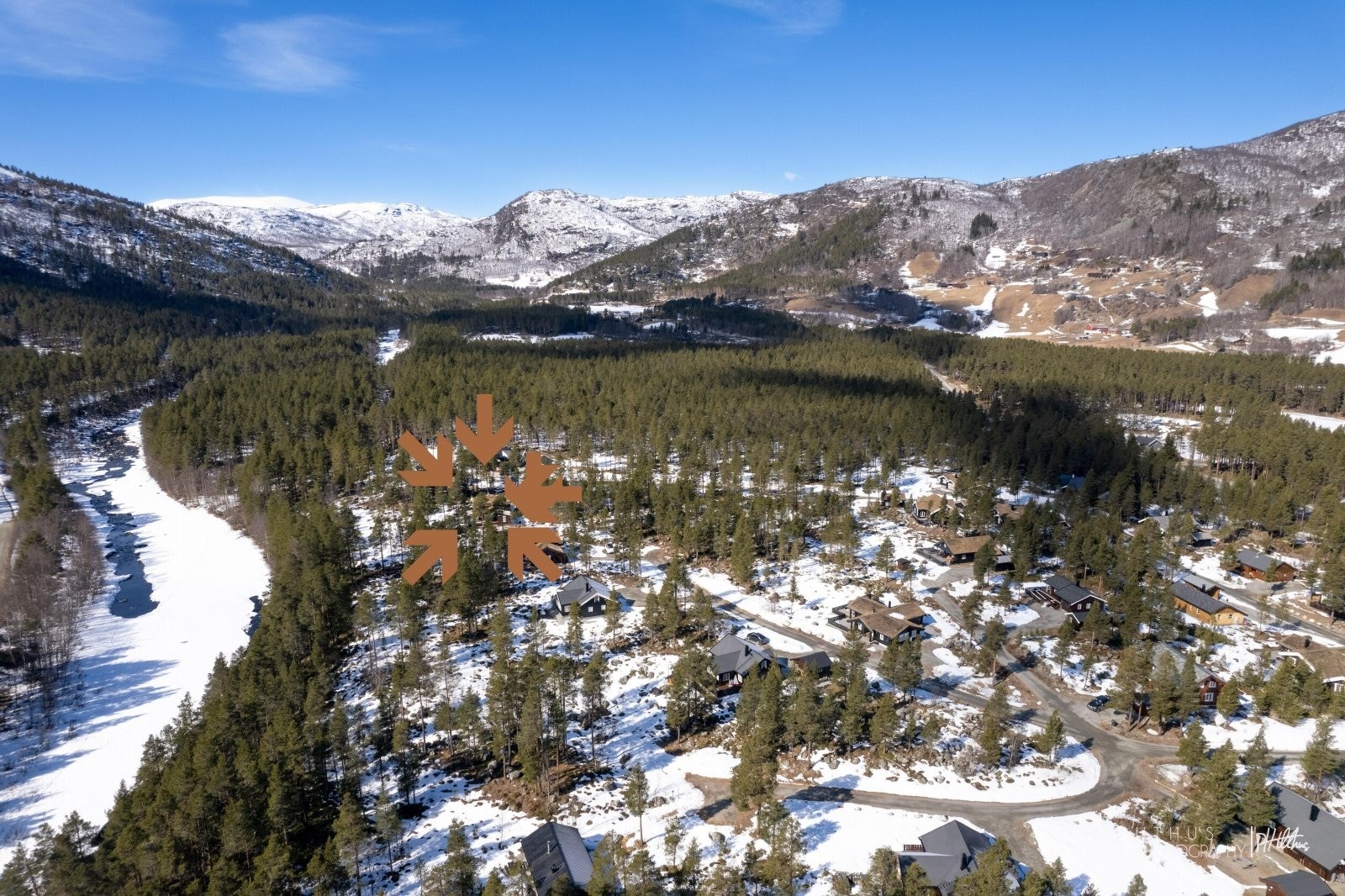 Herlig beliggenhet ytterst mot elven Galleribilde