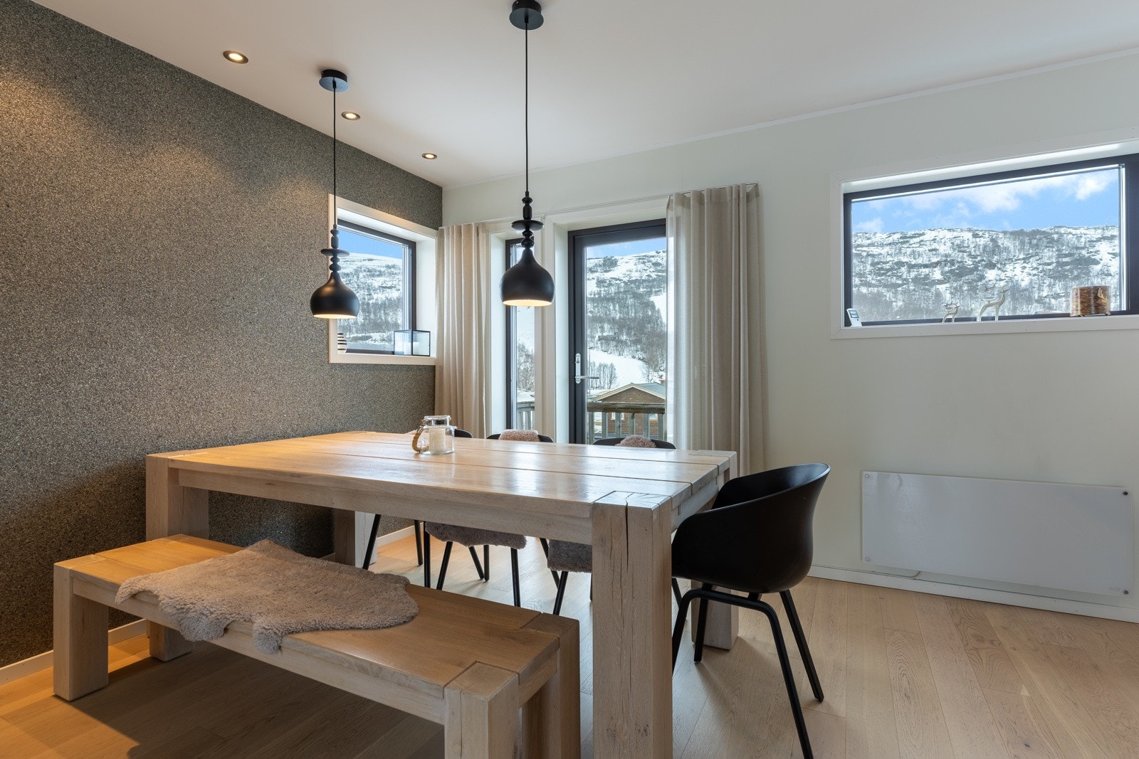 God plass til langbord, her er det fint å samles til et hyggelig måltid. Galleribilde