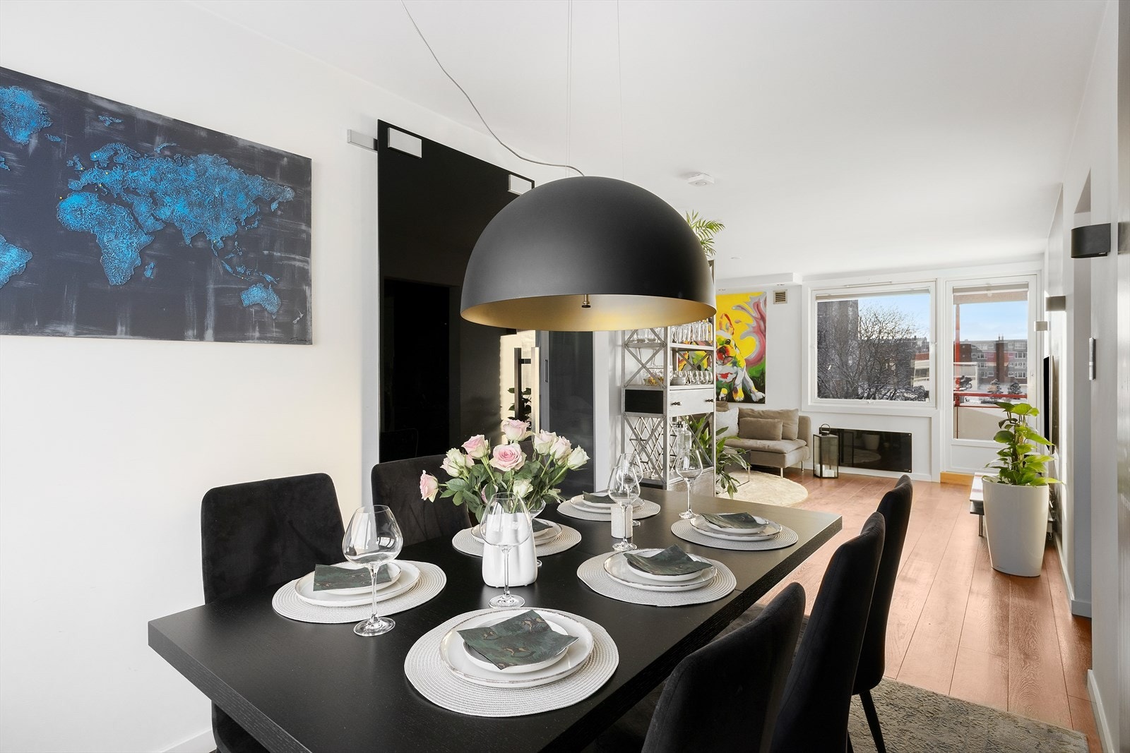 Her er det god plass til spisegruppe. Galleribilde