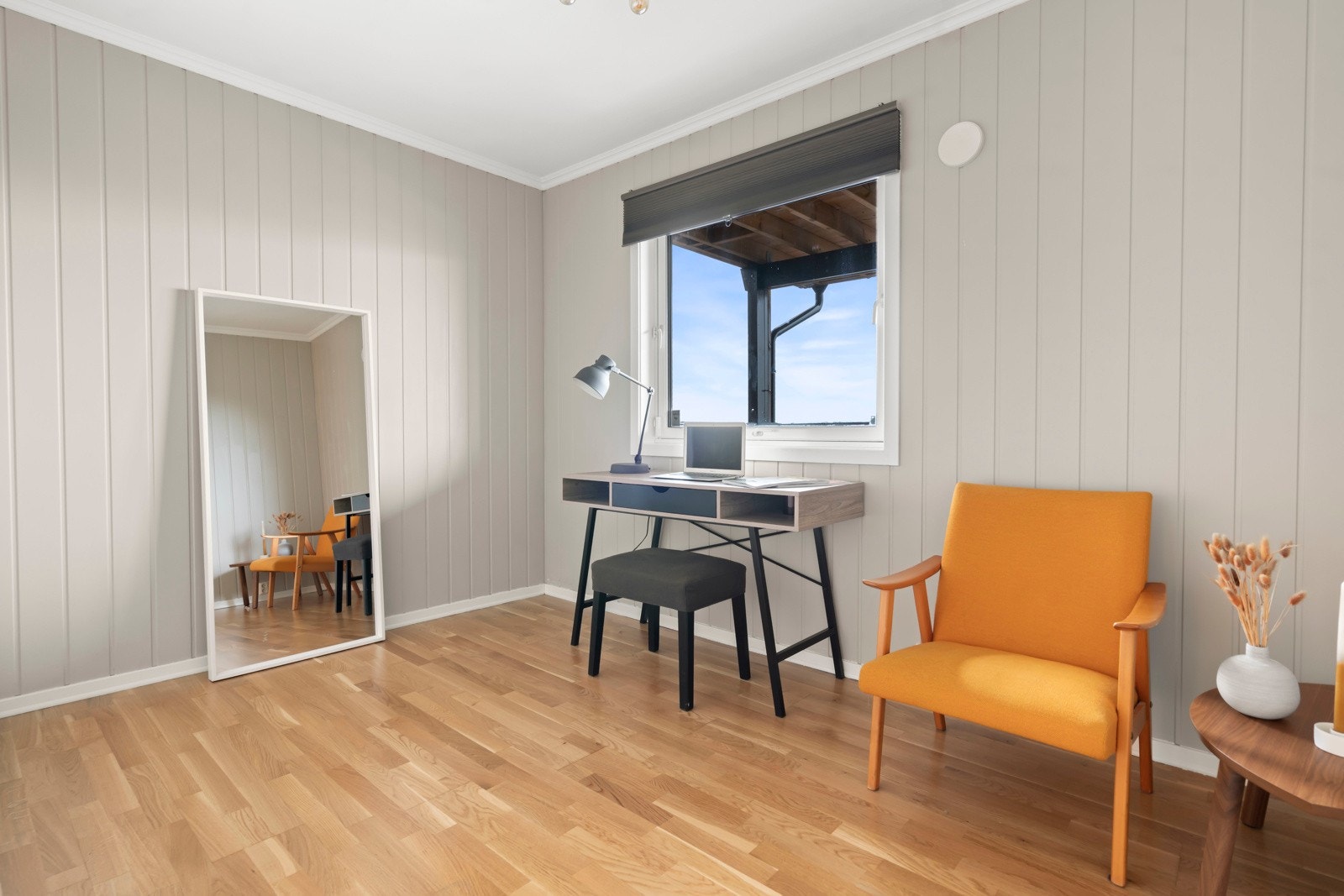 Det er gode oppbevaringsmuligheter på begge soverom, samt god plass til seng og nattbord eller skrivepult om ønskelig. Galleribilde