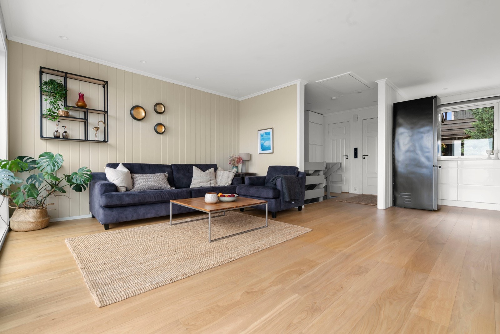 1-stavs parkett i gulv og lyse, delikate fargevalg på vegger. Galleribilde