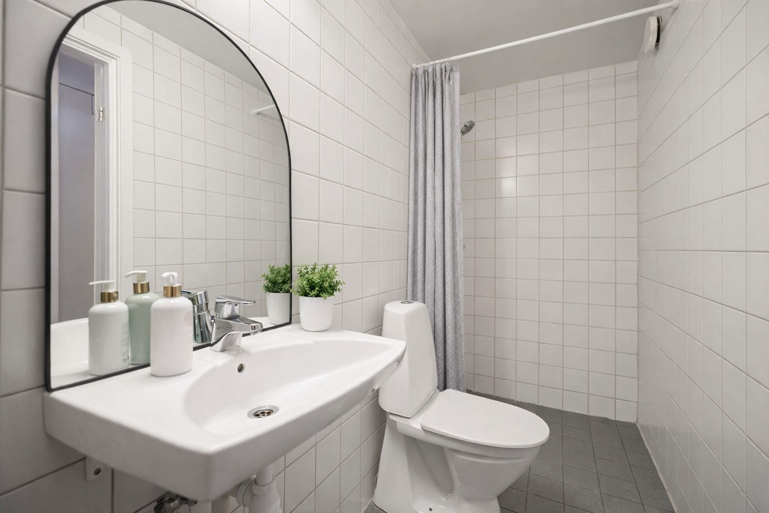 Flislagt bad/wc med varmekabler i gulv. Galleribilde