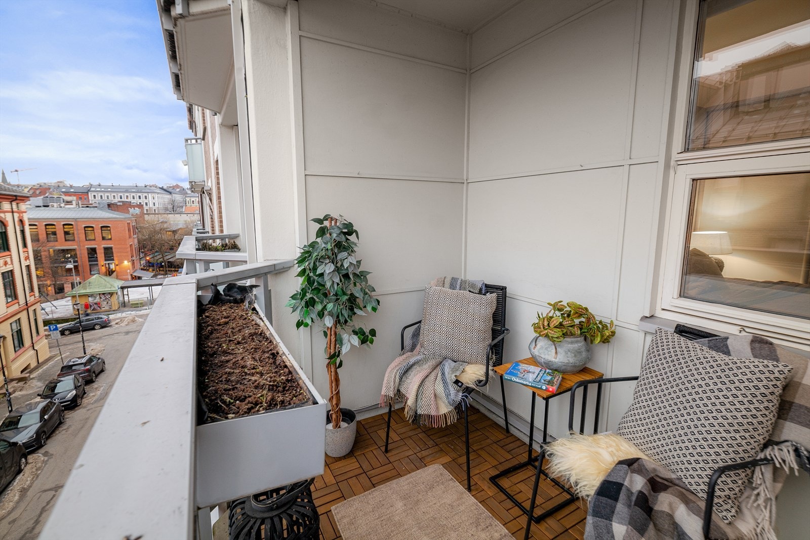 Her kan man innrede med utemøbler og planter for å skape en privat uteplass. Galleribilde