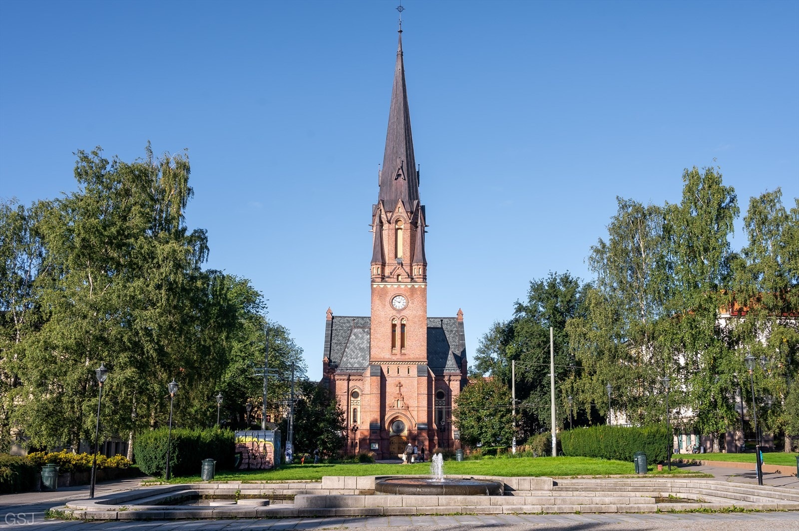 Paulus kirke og Paulus plass er en meget hyggelig liten park rett ved boligen. Galleribilde