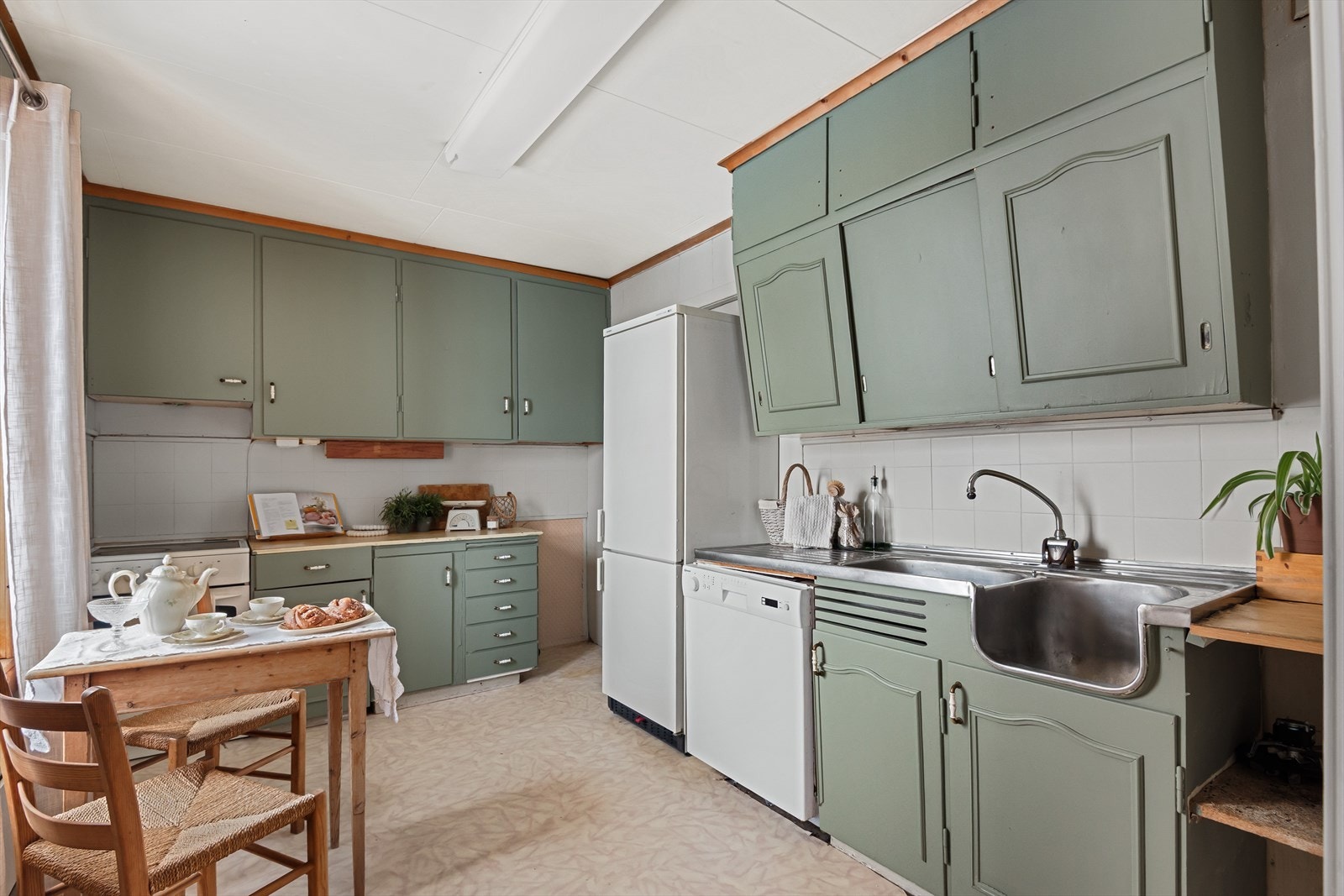 Kjøkken med god plass - Hvitevarer kan medfølge evt Galleribilde