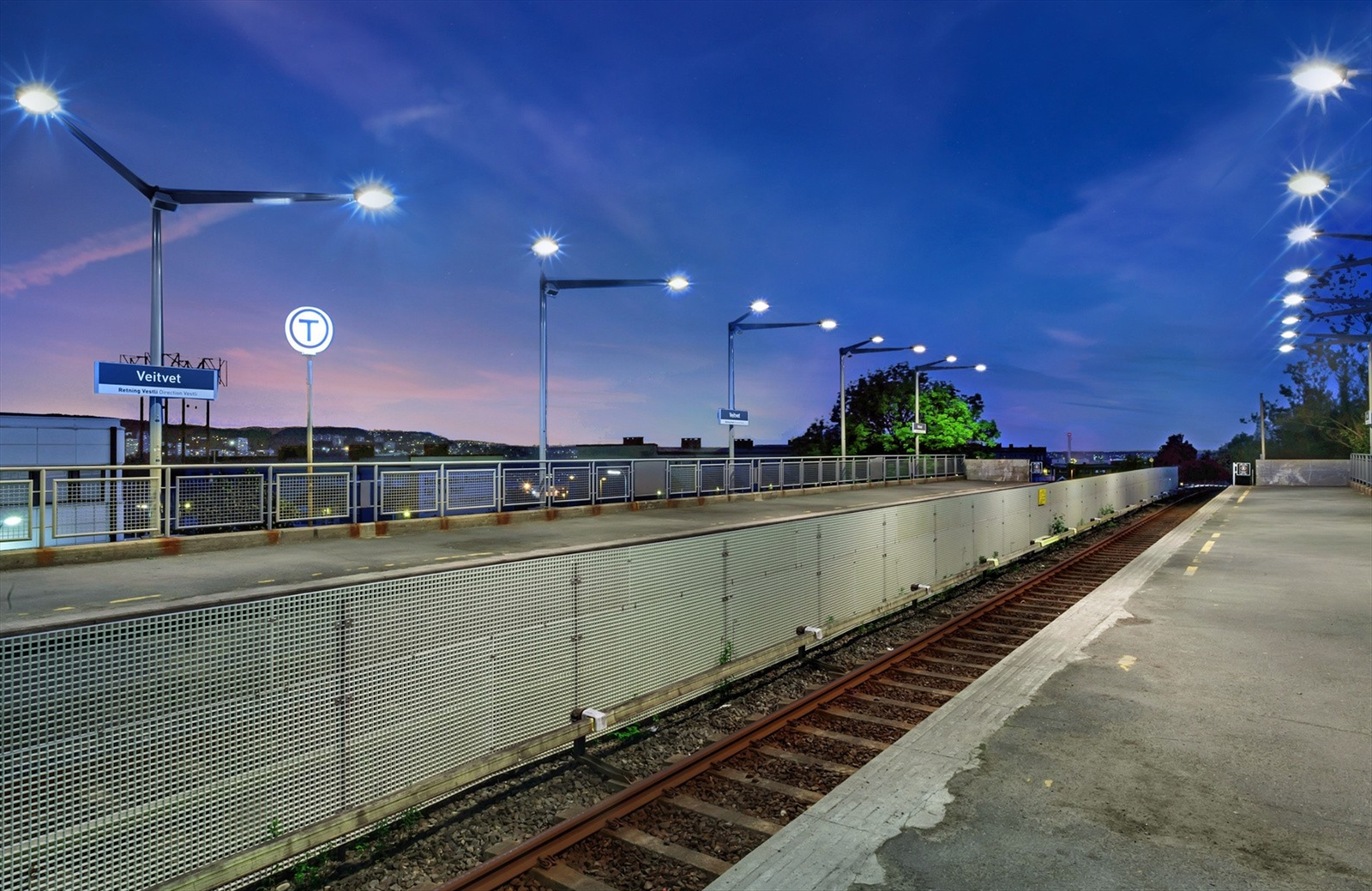 Oslo sentrum ligger også godt innen rekkevidde via offentlig kommunikasjon og bil. Veitvet t-bane stopp er bare 2 minutter fra leiligheten. Galleribilde