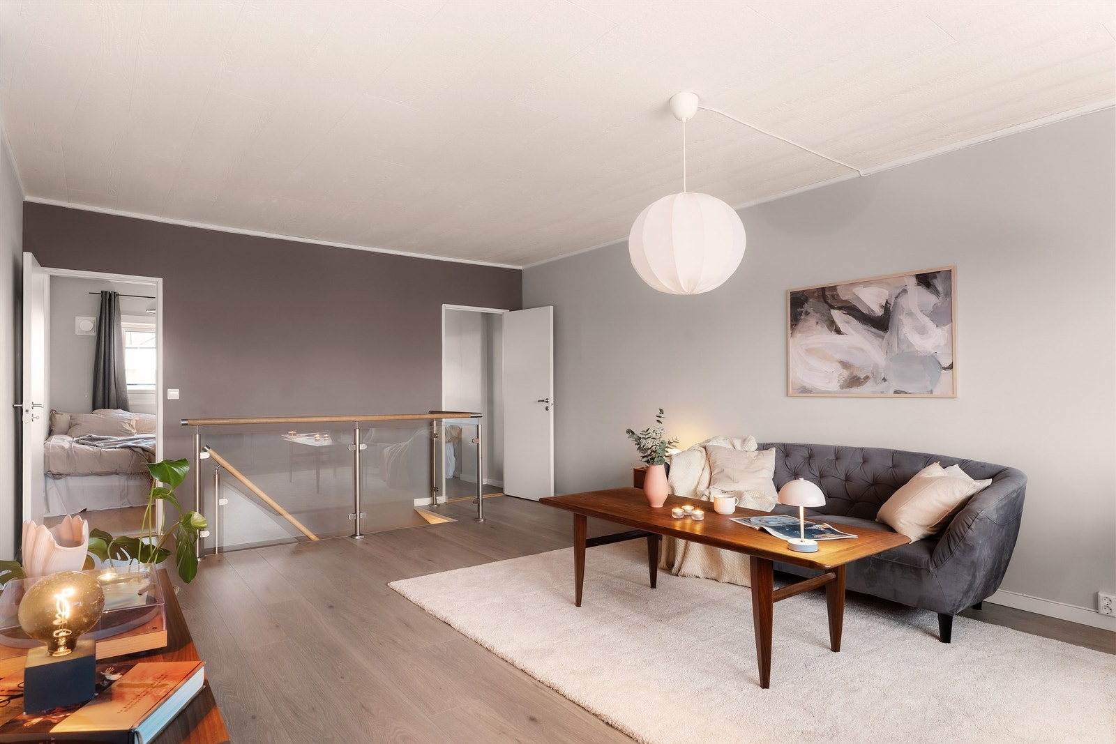 Fra stuen er det adkomst til to øvrige soverommene Galleribilde