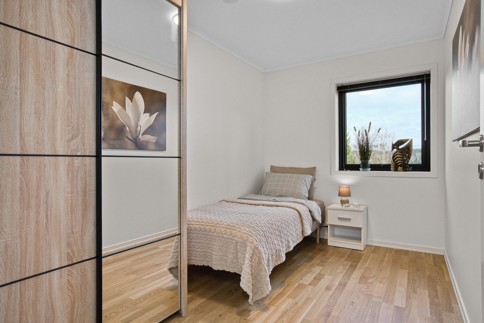 Soverom 2 og 3 er av lik størrelse, begge rom er ca. 8 kvm Galleribilde