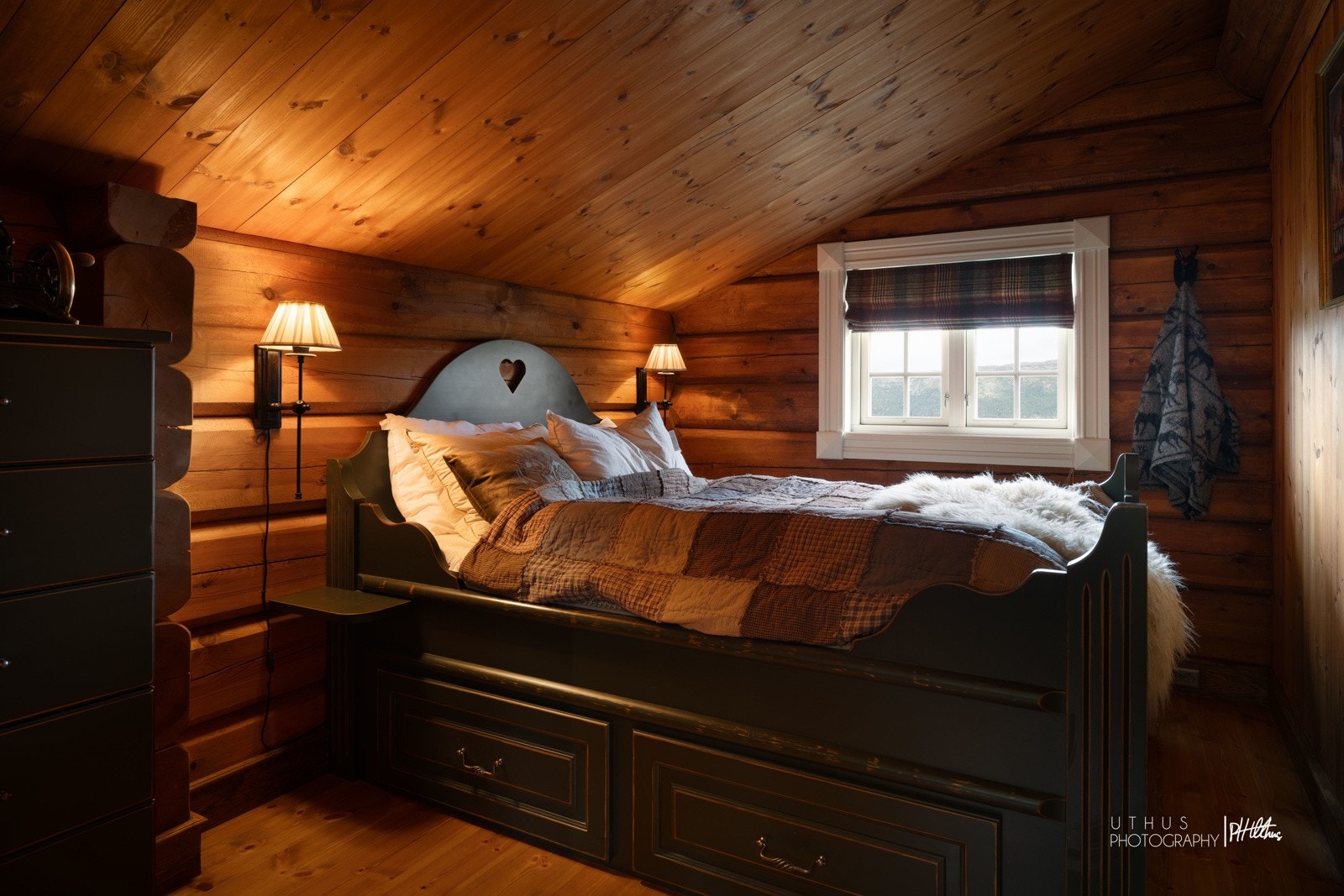 Soverom 4, hems. Galleribilde