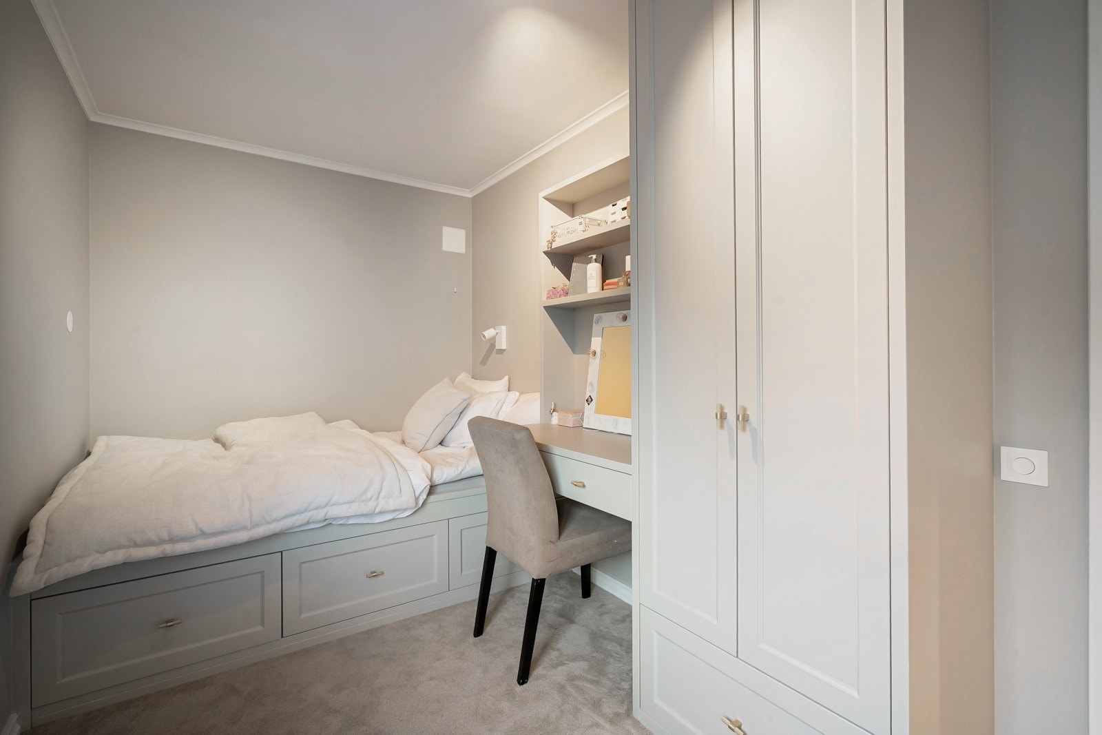 Soverom 4, med plassbygde innredninger. Galleribilde