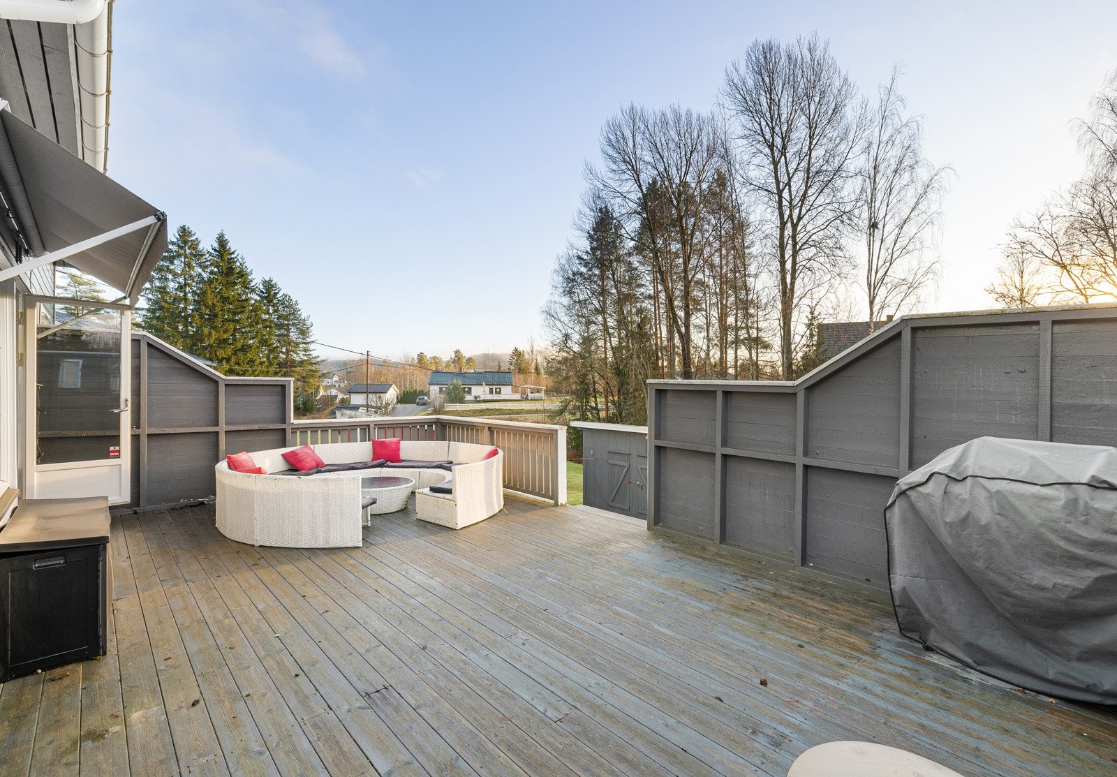 Usjenert terrasse på ca. 32 kvm. Galleribilde