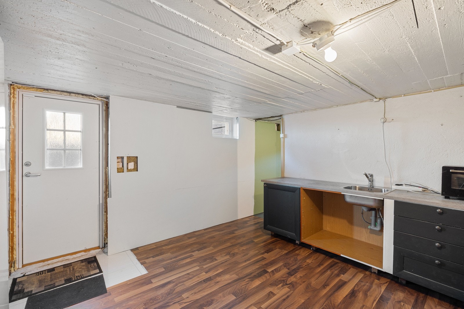 Egen inngang inn til kjelleretasjen. Galleribilde